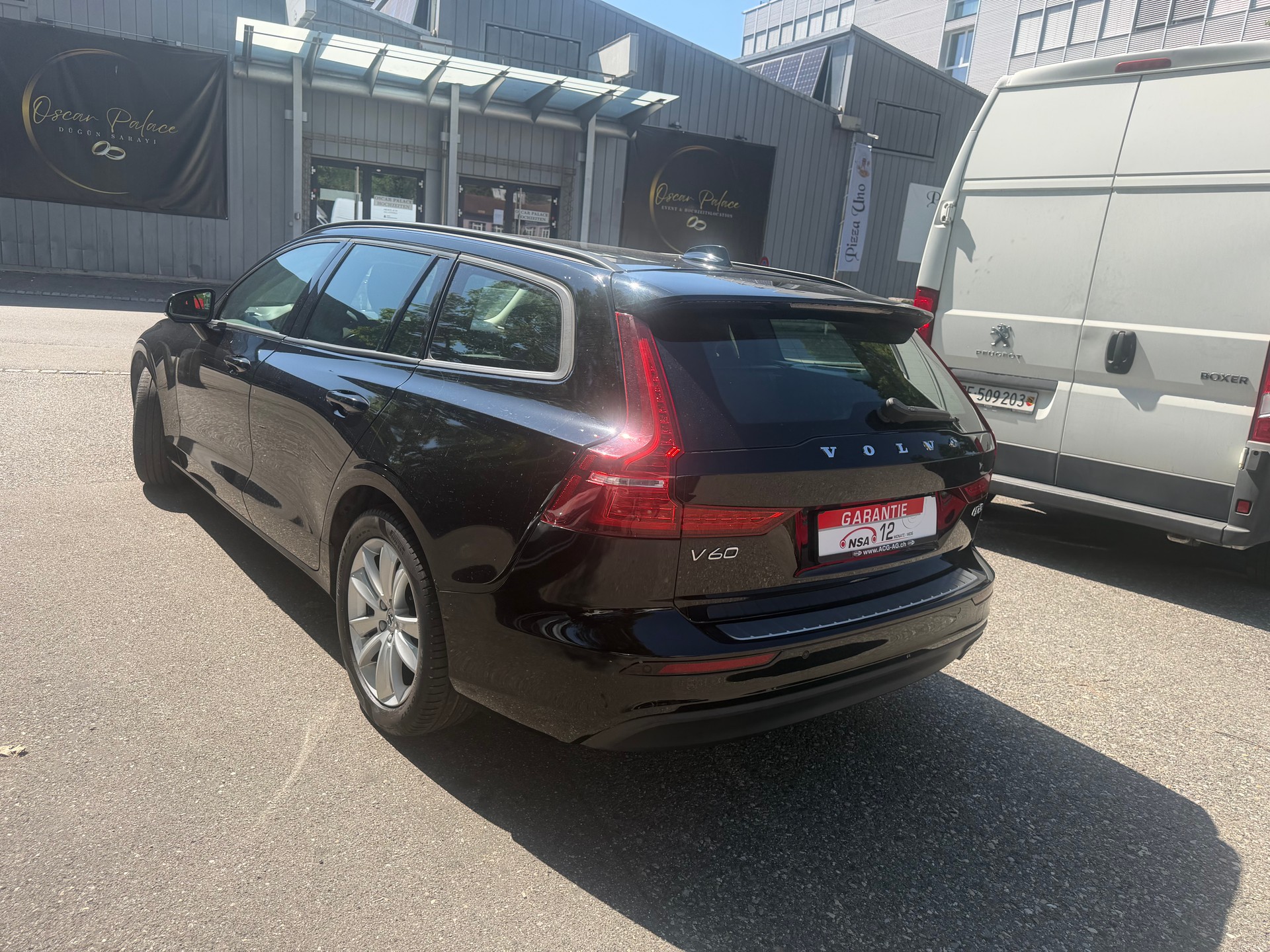 VOLVO V60 D3 Momentum Geartronic ** Neues Modell ** Navi mit RF-kamera ** Frisch ab MFK & Service **-image-11