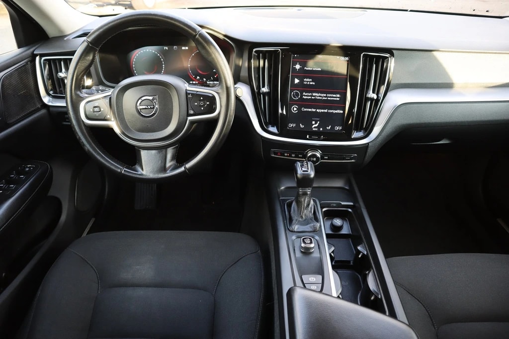 VOLVO V60 D3 Momentum Geartronic ** Neues Modell ** Navi mit RF-kamera ** Frisch ab MFK & Service **-image-2