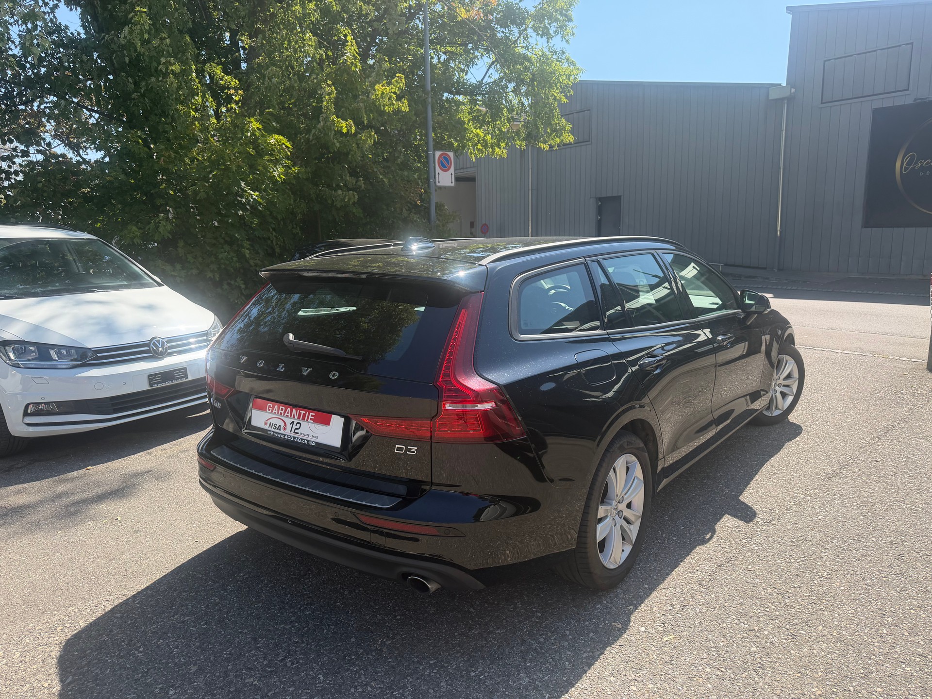 VOLVO V60 D3 Momentum Geartronic ** Neues Modell ** Navi mit RF-kamera ** Frisch ab MFK & Service **-image-4
