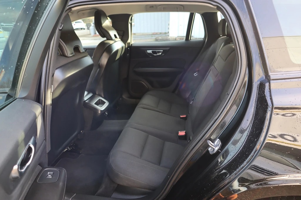 VOLVO V60 D3 Momentum Geartronic ** Neues Modell ** Navi mit RF-kamera ** Frisch ab MFK & Service **-image-8