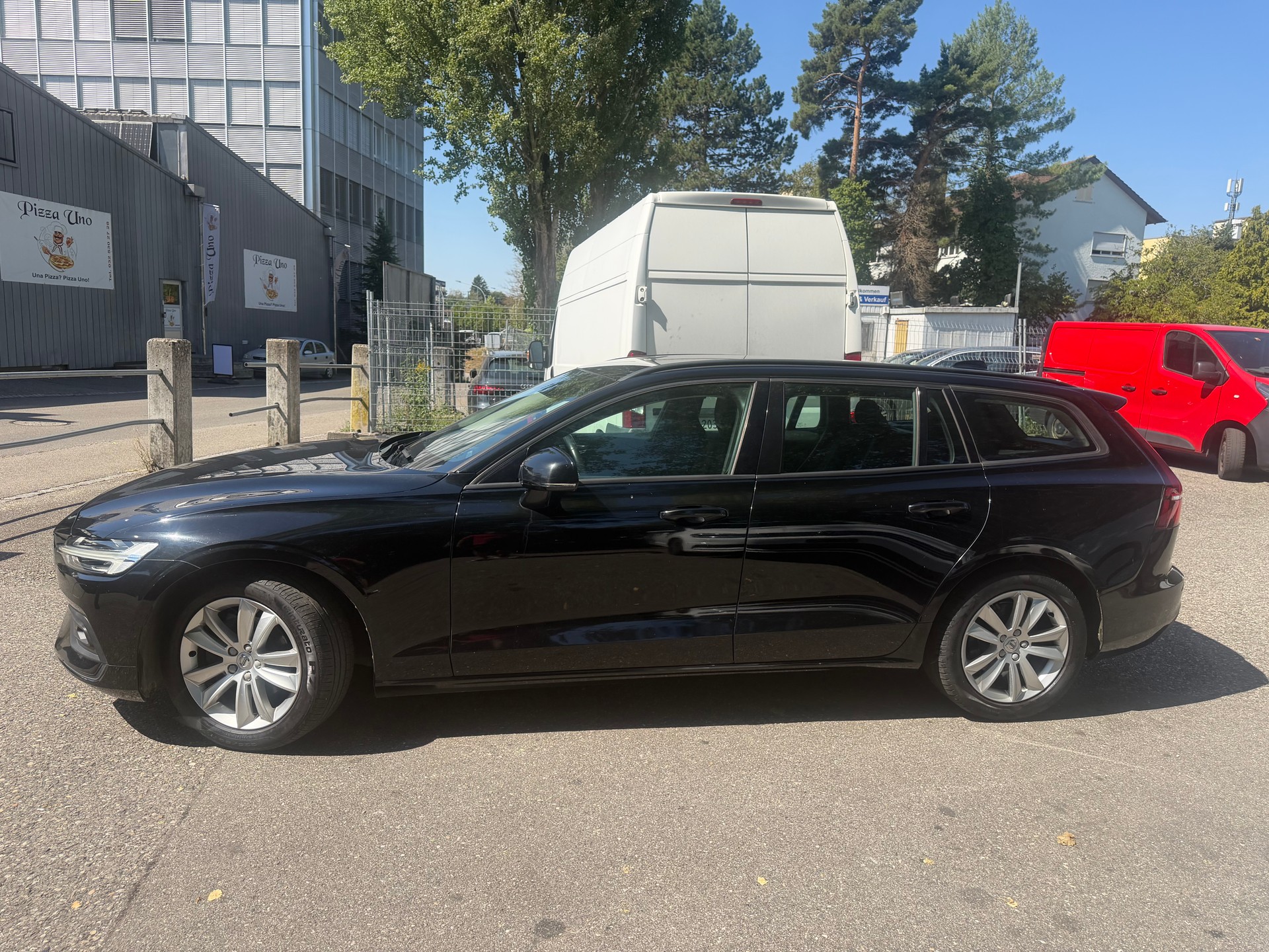 VOLVO V60 D3 Momentum Geartronic ** Neues Modell ** Navi mit RF-kamera ** Frisch ab MFK & Service **-image-9