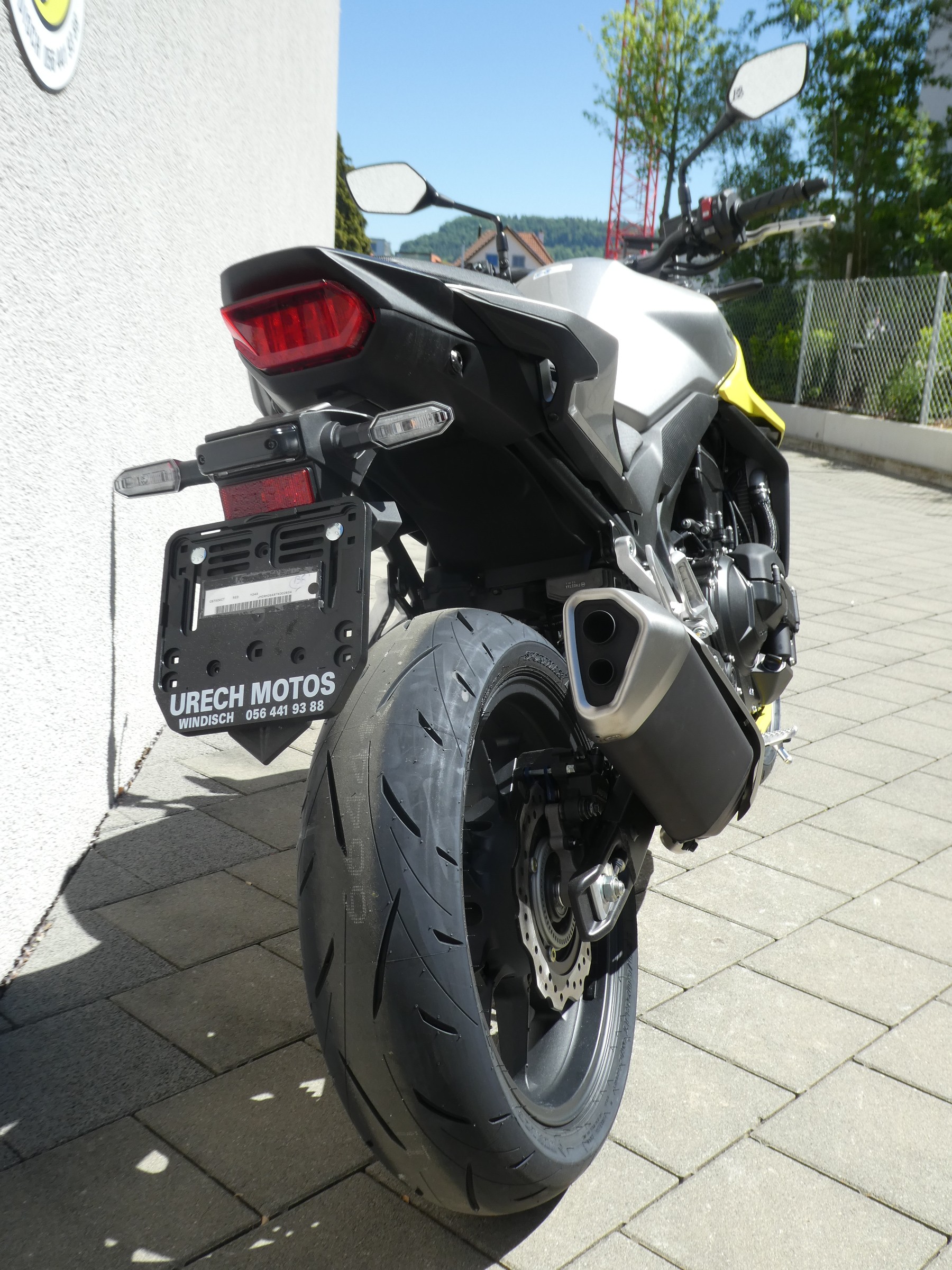 HONDA CB 750 Hornet E-Clutch-image-3