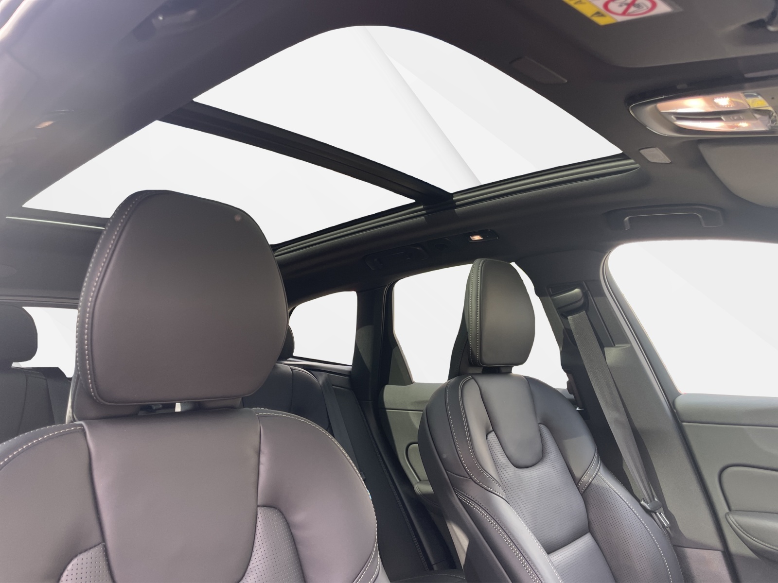 VOLVO XC60 2.0 T6 TE Ultra Bright eAWD-image-17
