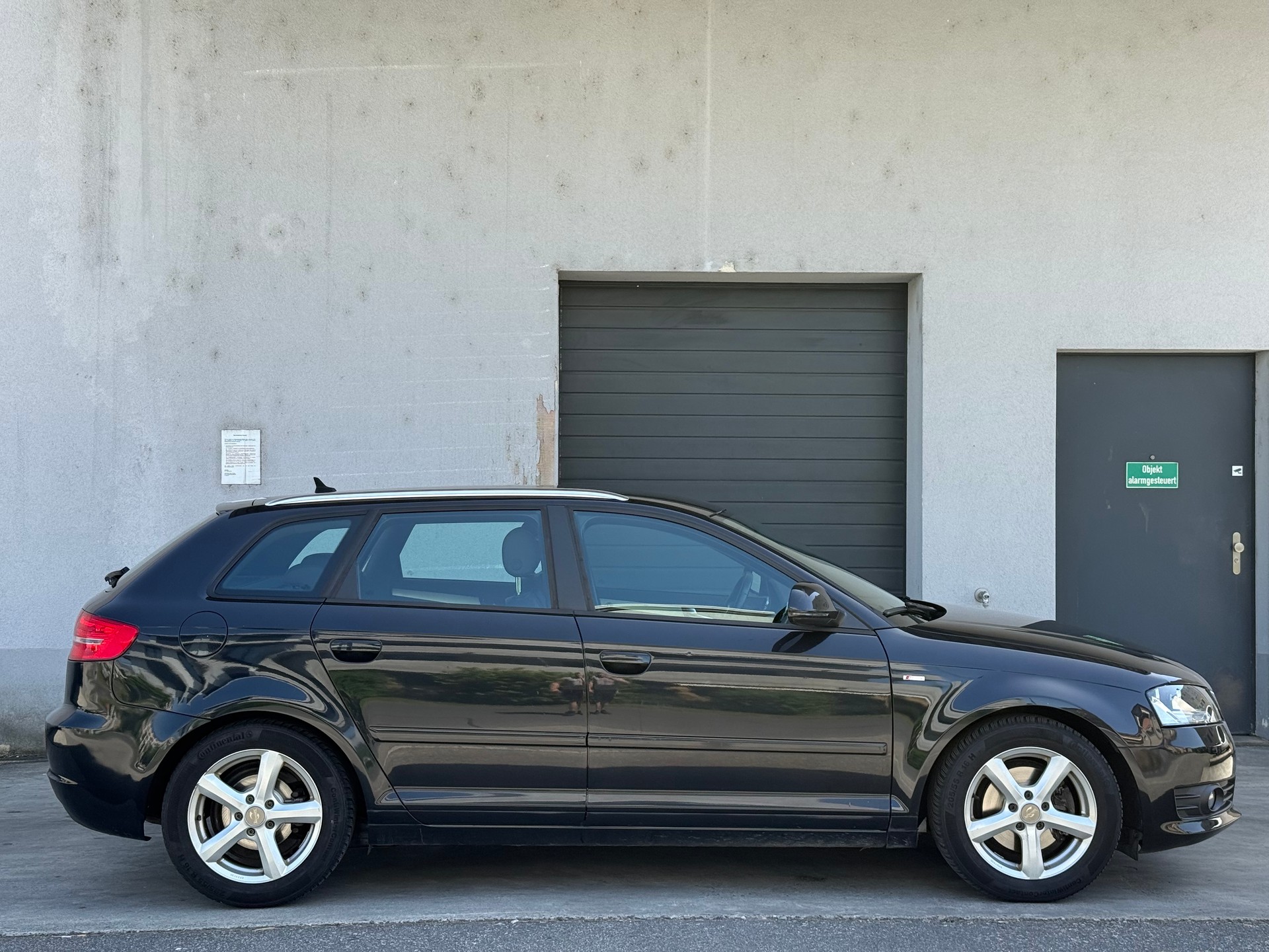 AUDI A3 Sportback 1.8 TFSI S-Line-image-5
