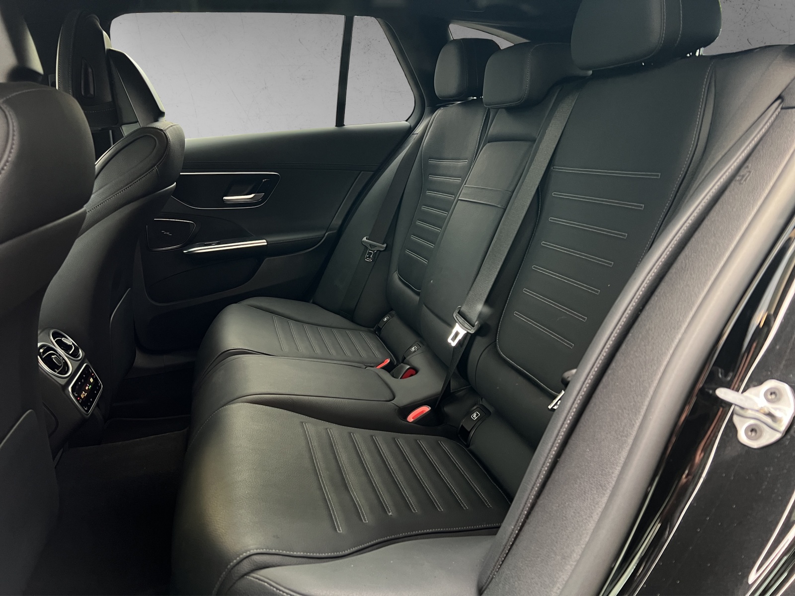 MERCEDES-BENZ C 220 d T 4M AMG Line Swiss Star-image-14