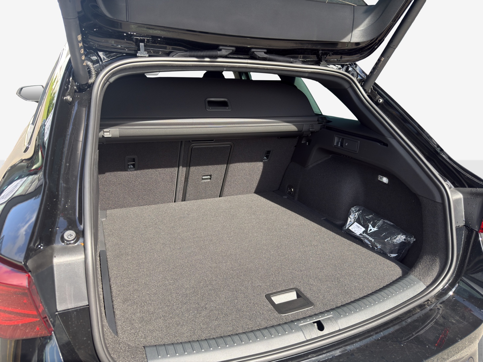 CUPRA LEON ST 1.5 eTSI Prime Edition DSG-image-8