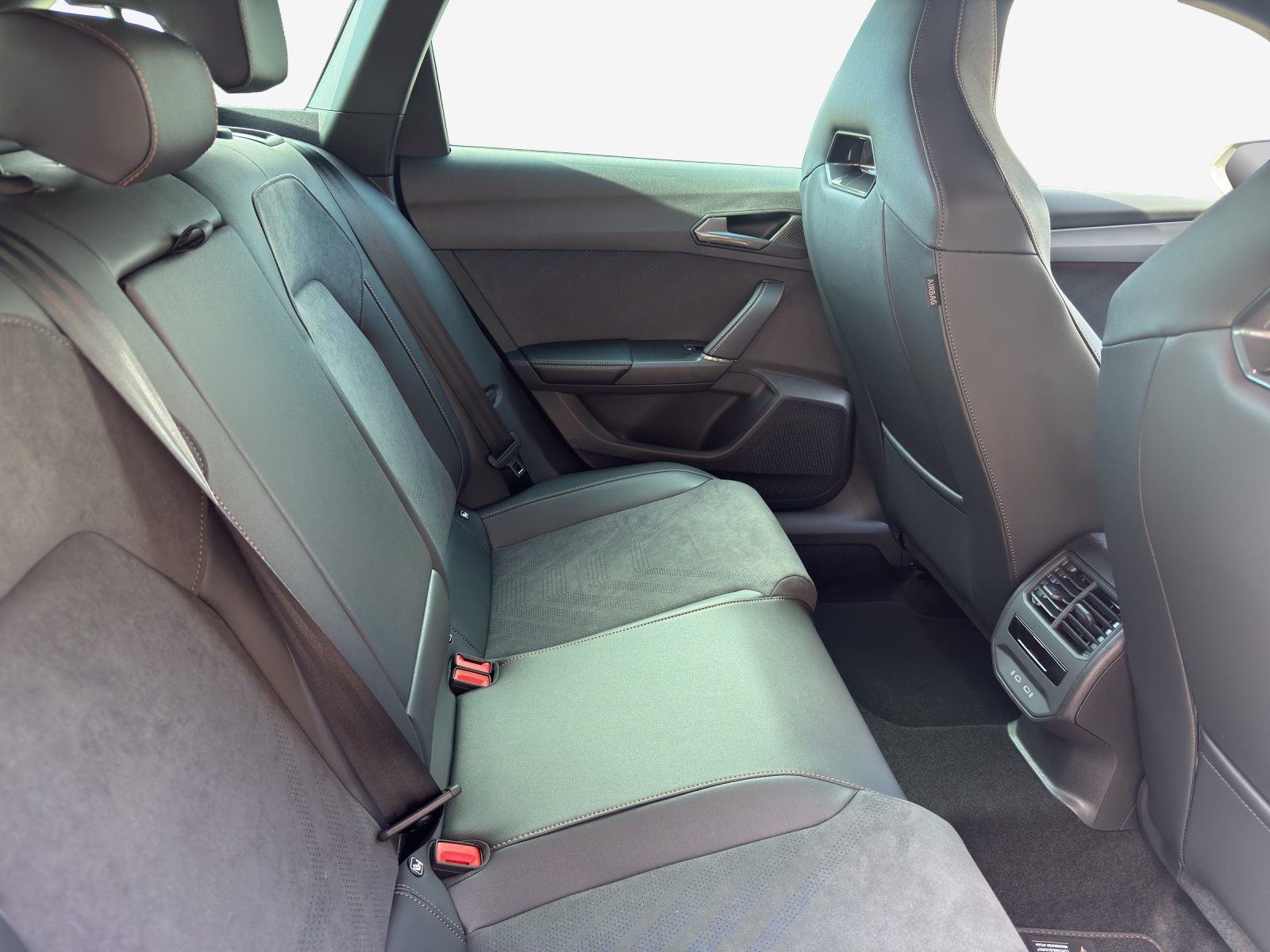 CUPRA LEON ST 1.5 eTSI Prime Edition DSG-image-10