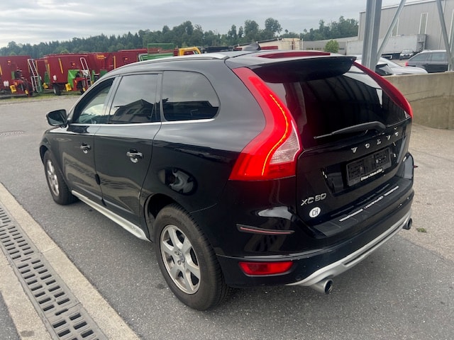 VOLVO XC60 2.4D AWD D5 Momentum Geartronic-image-10