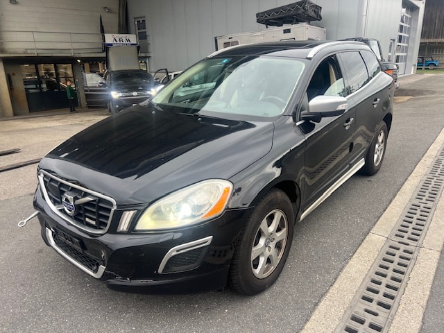 VOLVO XC60 2.4D AWD D5 Momentum Geartronic-image-3