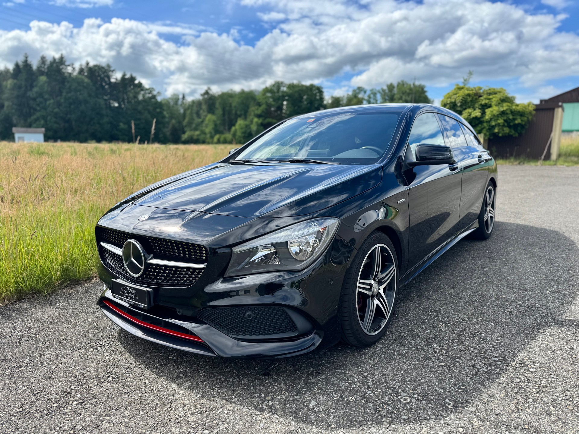 MERCEDES-BENZ CLA Shooting Brake 250 Sport 4Matic AMG Line 7G-DCT / ab MFK bei Verkauf-showroom-element-2