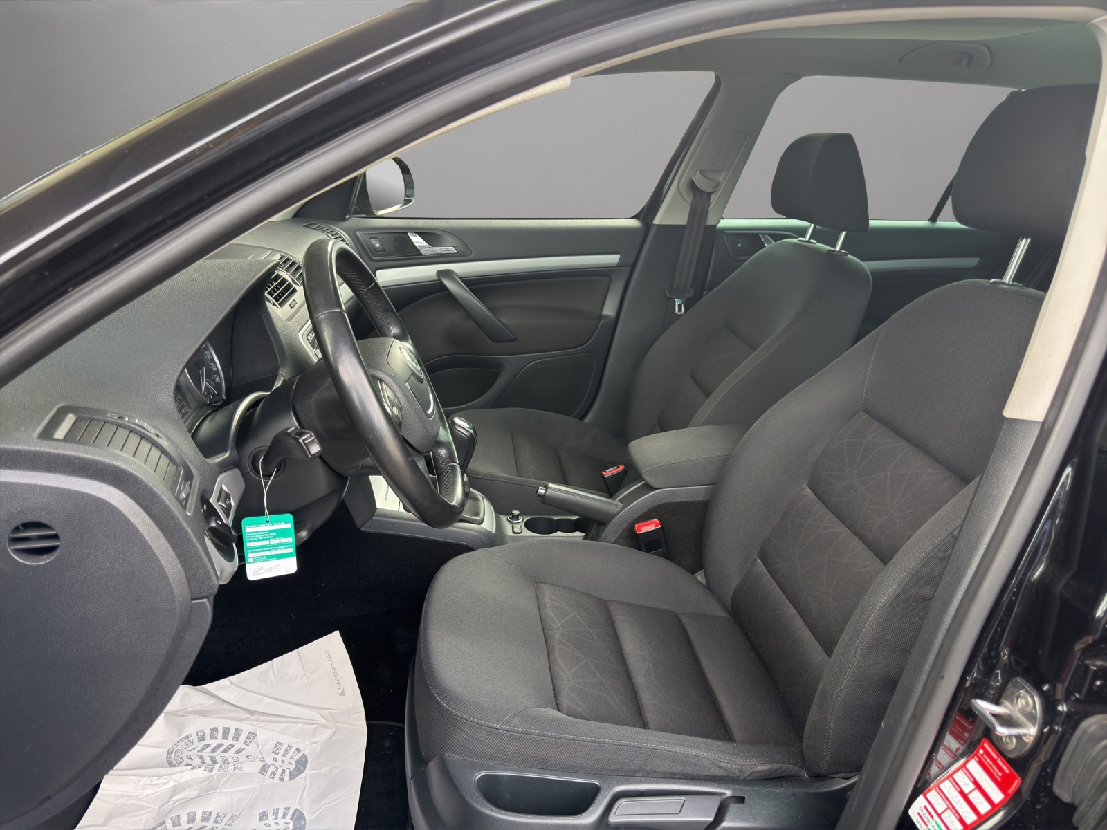 SKODA Octavia Combi 1.8 TSI Ambition-image-8