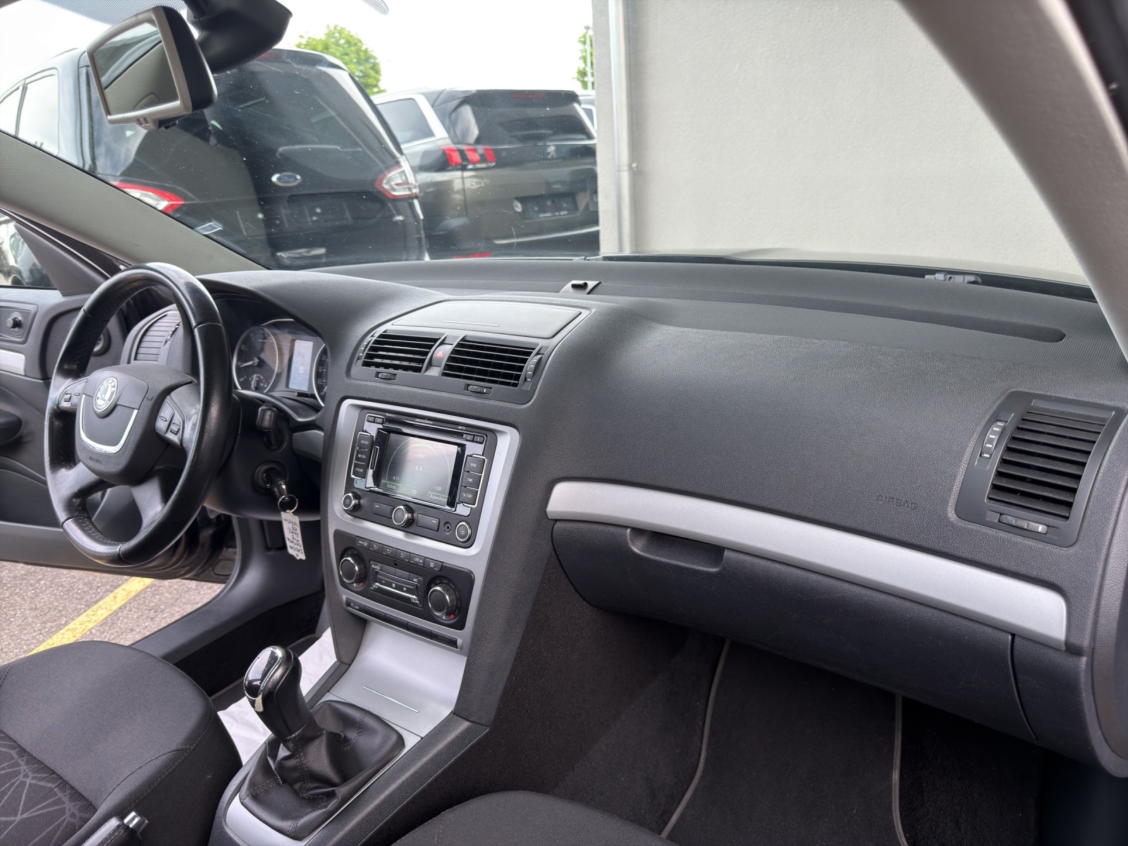 SKODA Octavia Combi 1.8 TSI Ambition-image-21