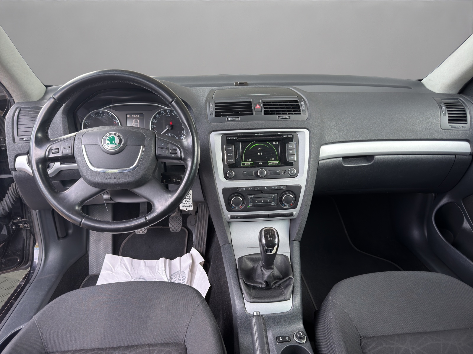 SKODA Octavia Combi 1.8 TSI Ambition-image-13
