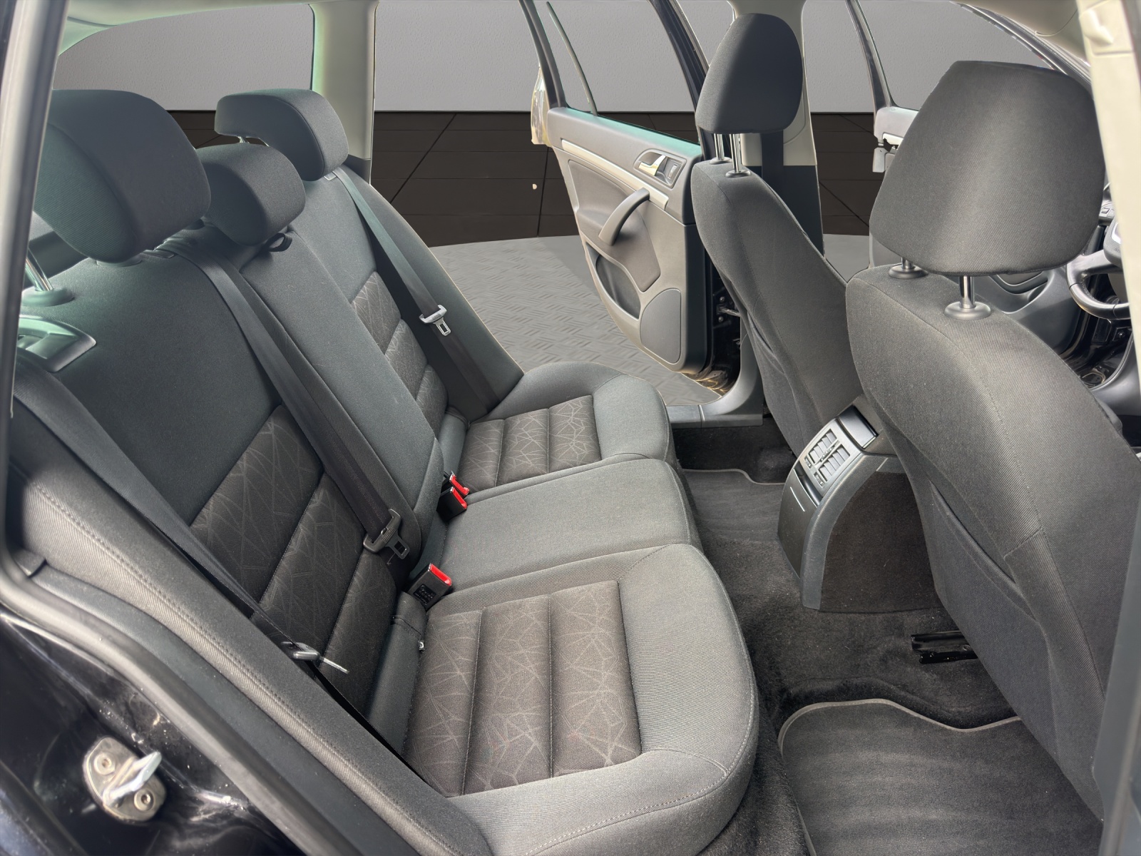 SKODA Octavia Combi 1.8 TSI Ambition-image-17