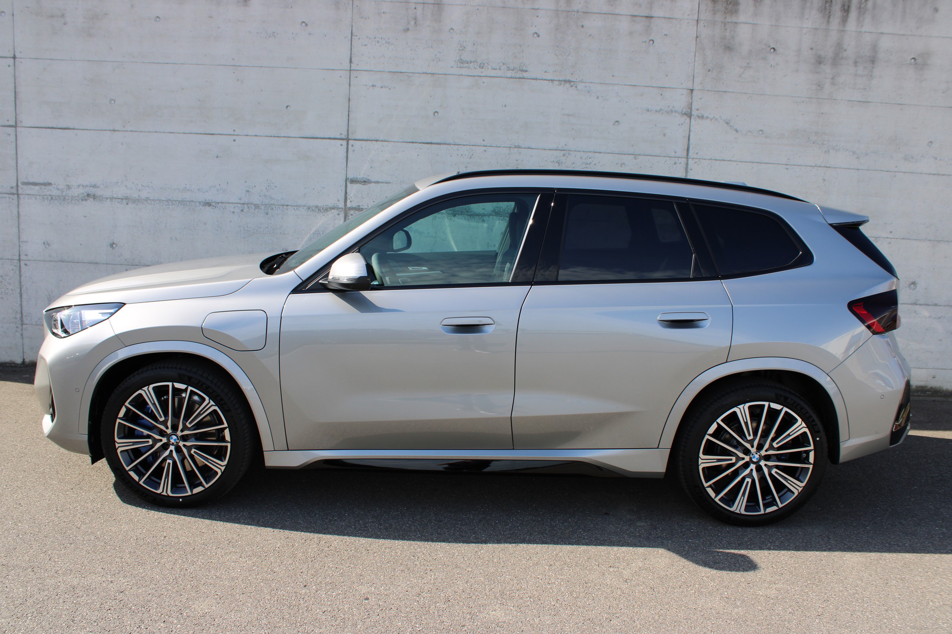 BMW X1 xDrive 30e M Sport-showroom-element-2