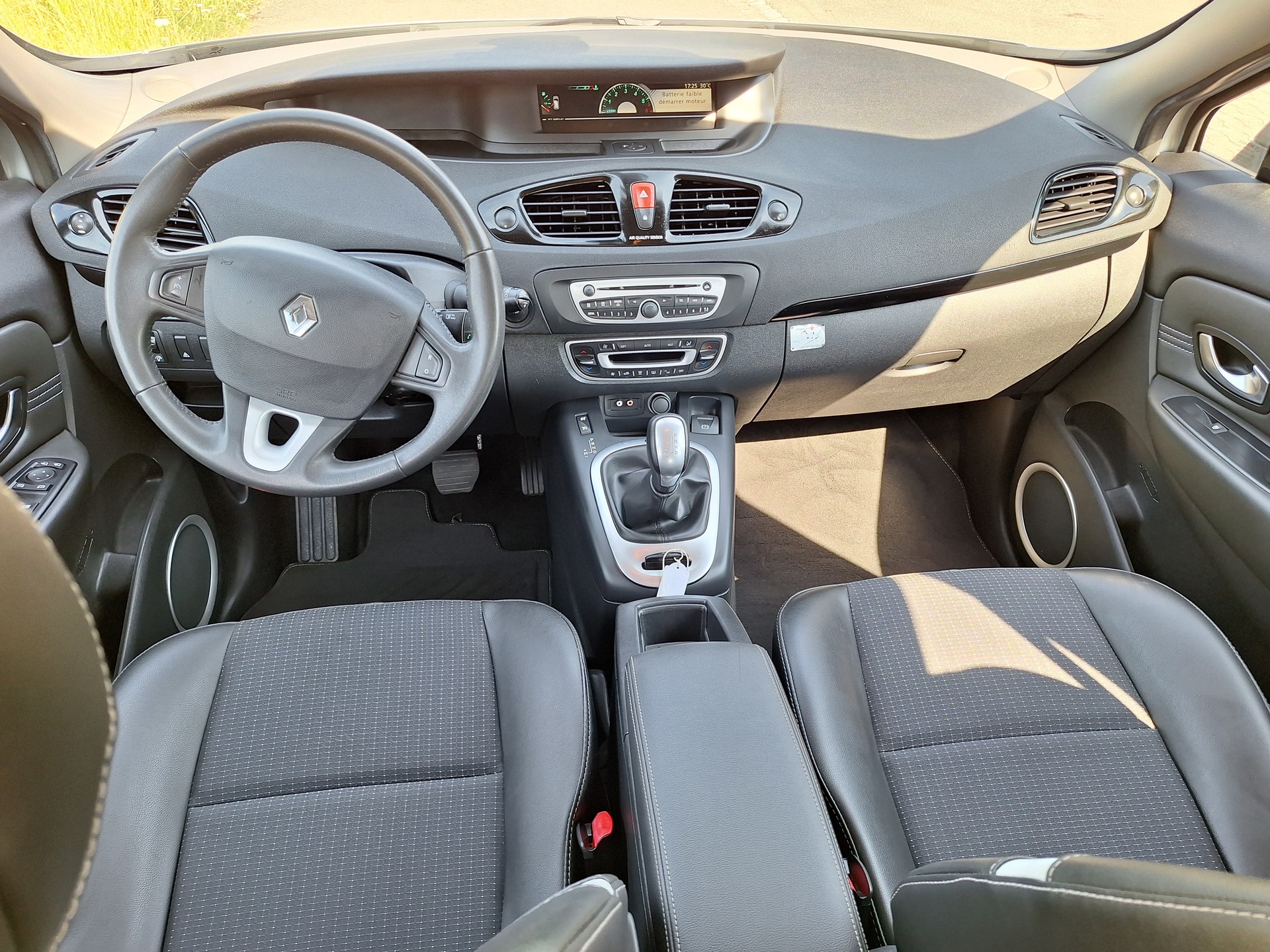 RENAULT Scénic 1.5 dCi Expression EDC-image-11