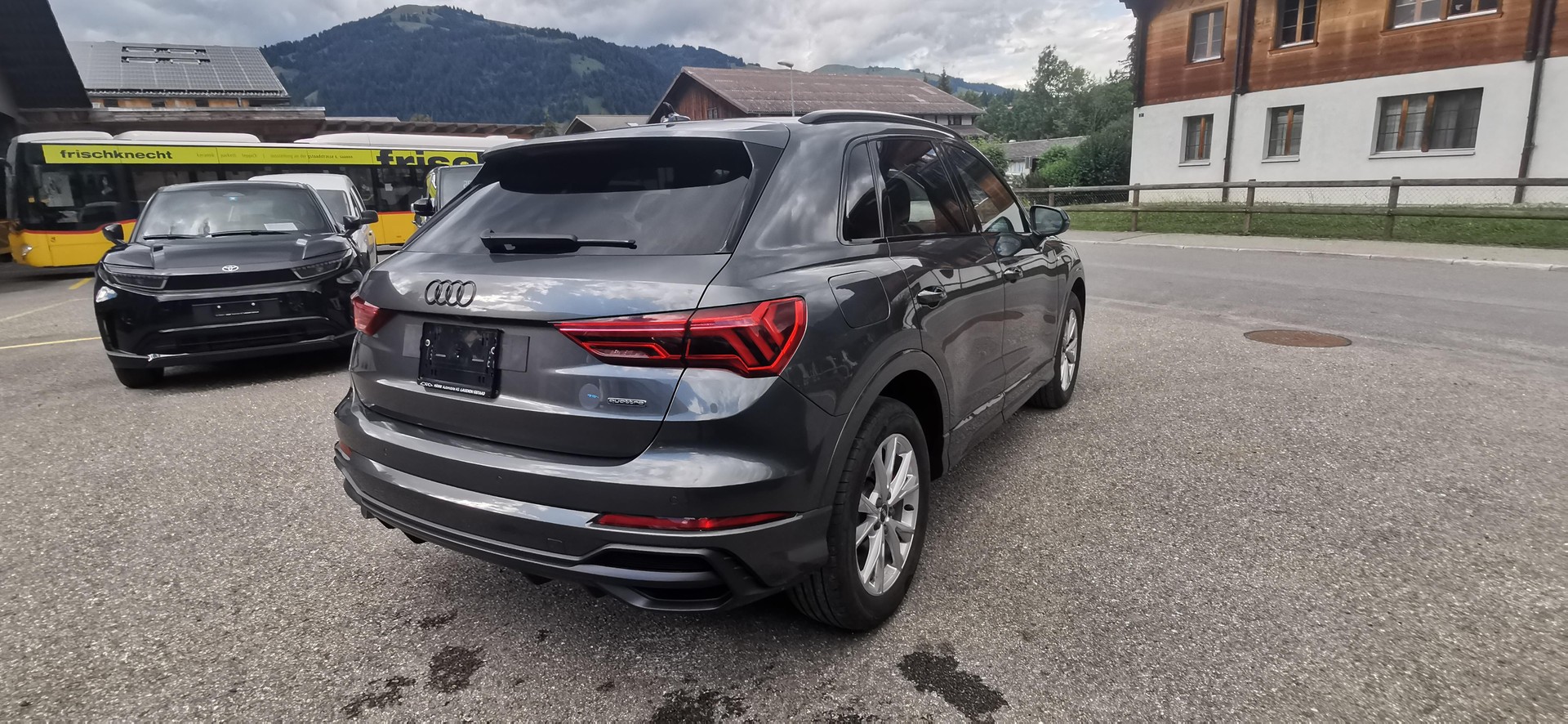 AUDI Q3 2.0 40 TDI S line quattro S-Tronic-showroom-element-2