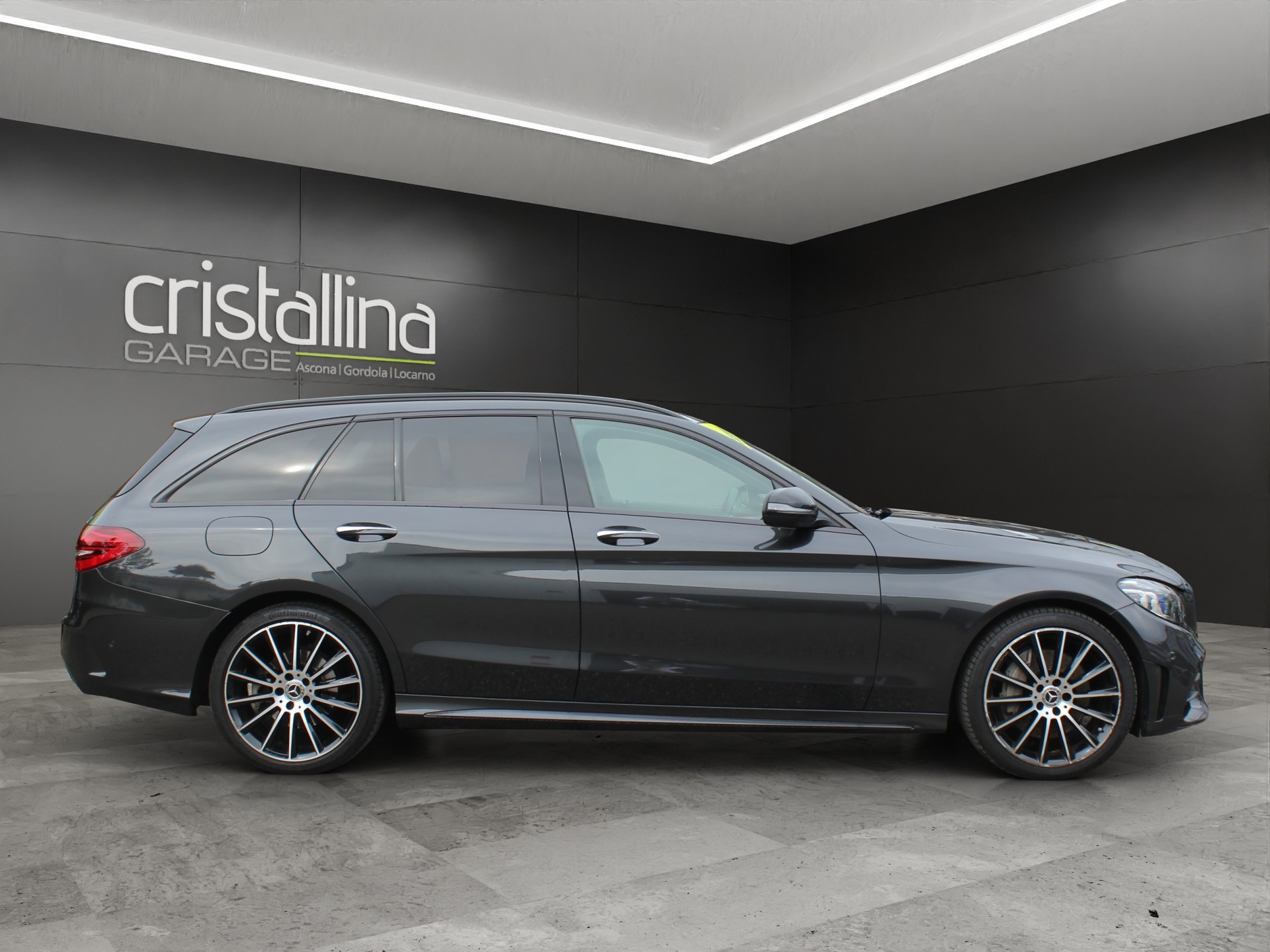 MERCEDES-BENZ C 300 d AMG Line 4matic Kombi-image-4