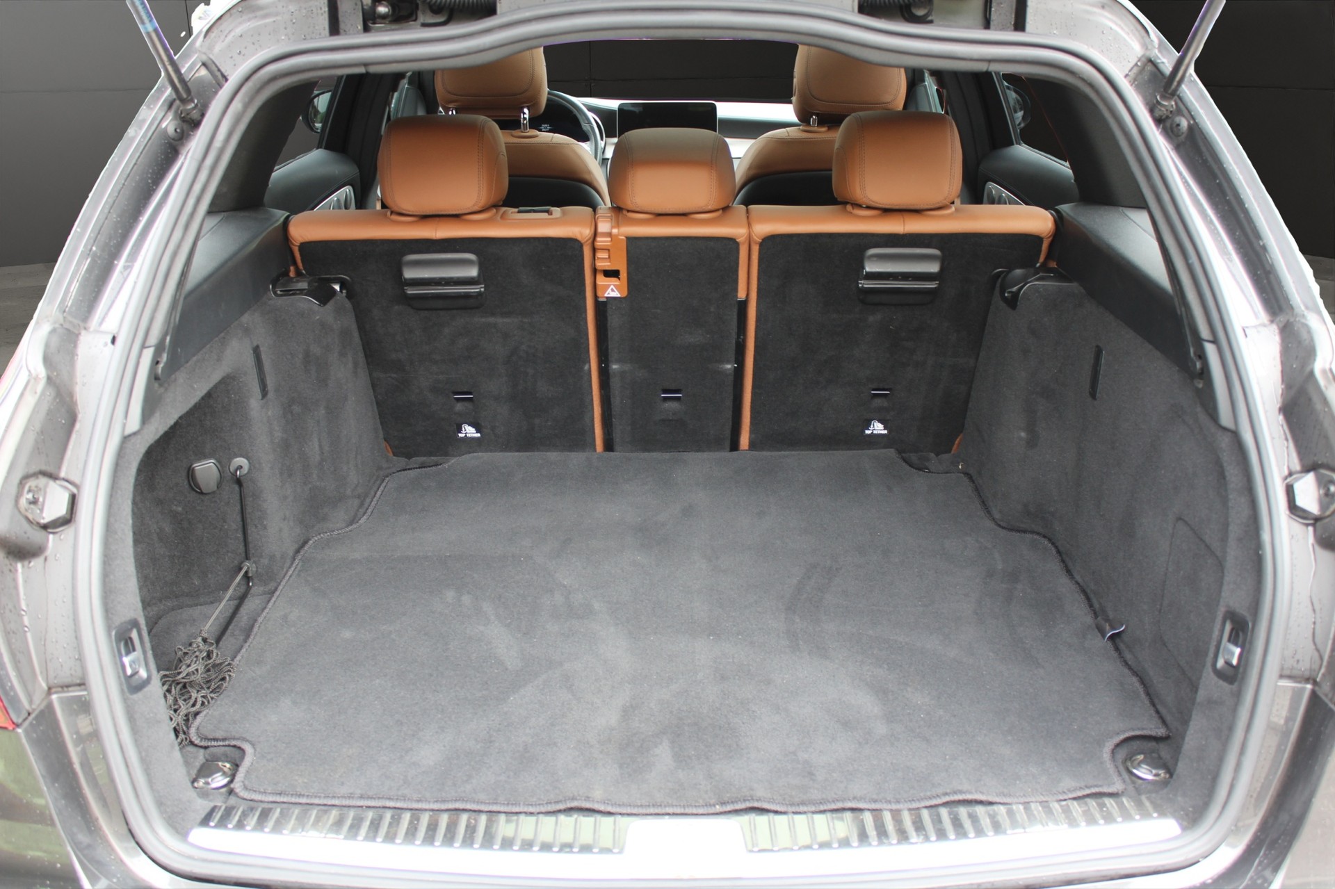 MERCEDES-BENZ C 300 d AMG Line 4matic Kombi-image-13