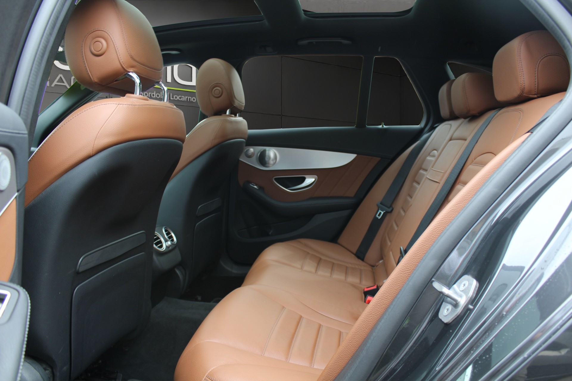 MERCEDES-BENZ C 300 d AMG Line 4matic Kombi-image-12