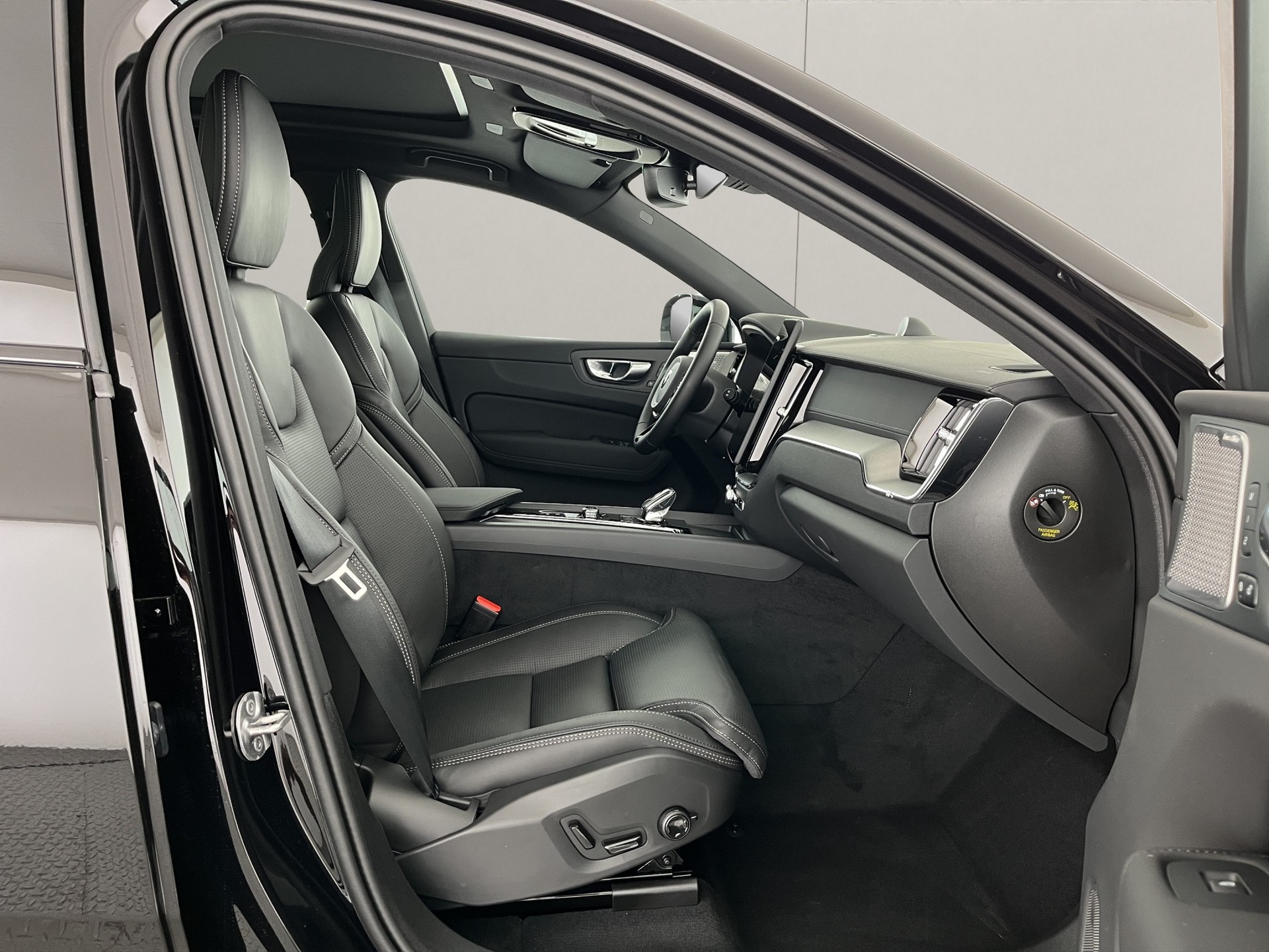 VOLVO XC60 2.0 T8 TE Black Edition eAWD-image-13