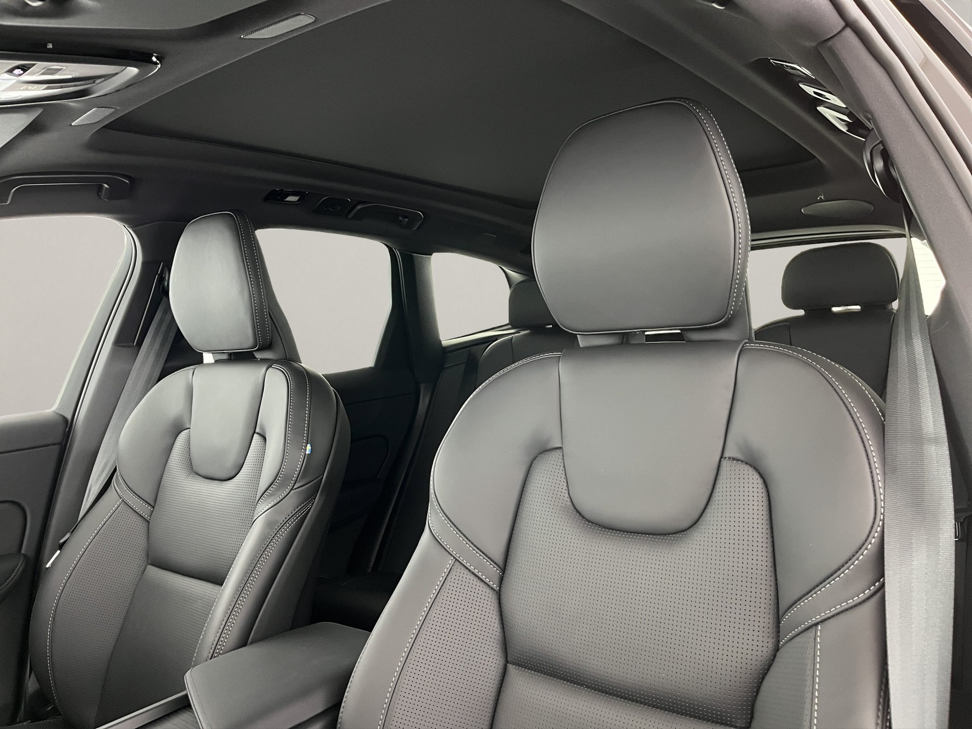 VOLVO XC60 2.0 T8 TE Black Edition eAWD-image-15