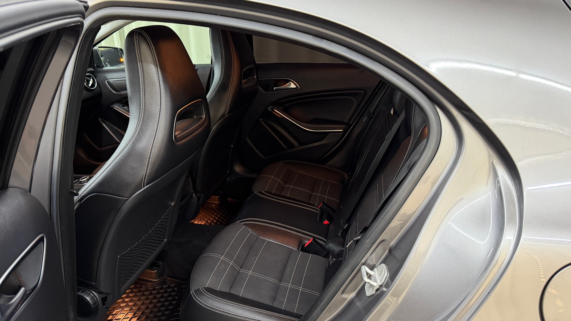 MERCEDES-BENZ A 200 Urban 7G-DCT-image-12