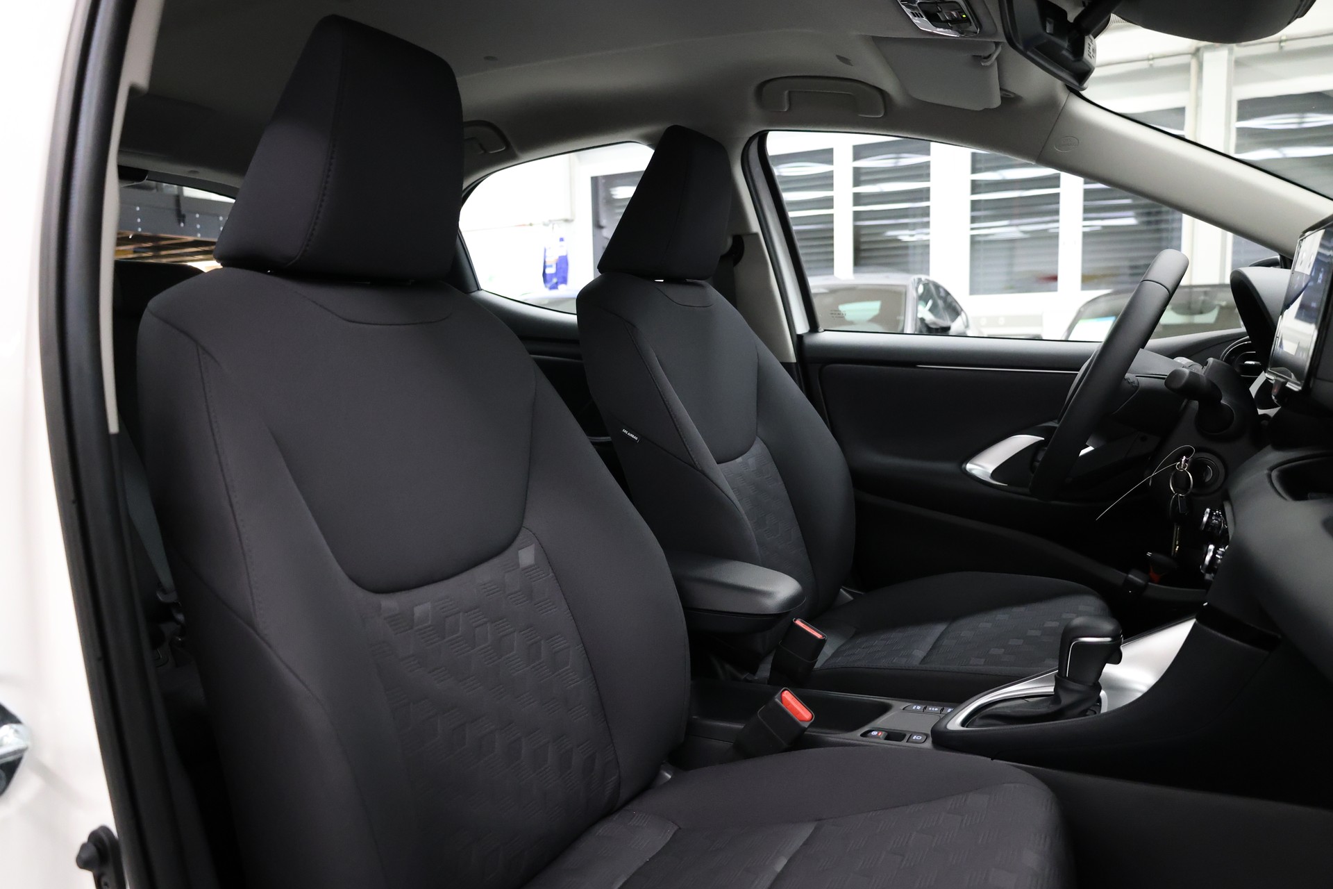 TOYOTA Yaris 1.5 Active Drive e-CVT-image-18