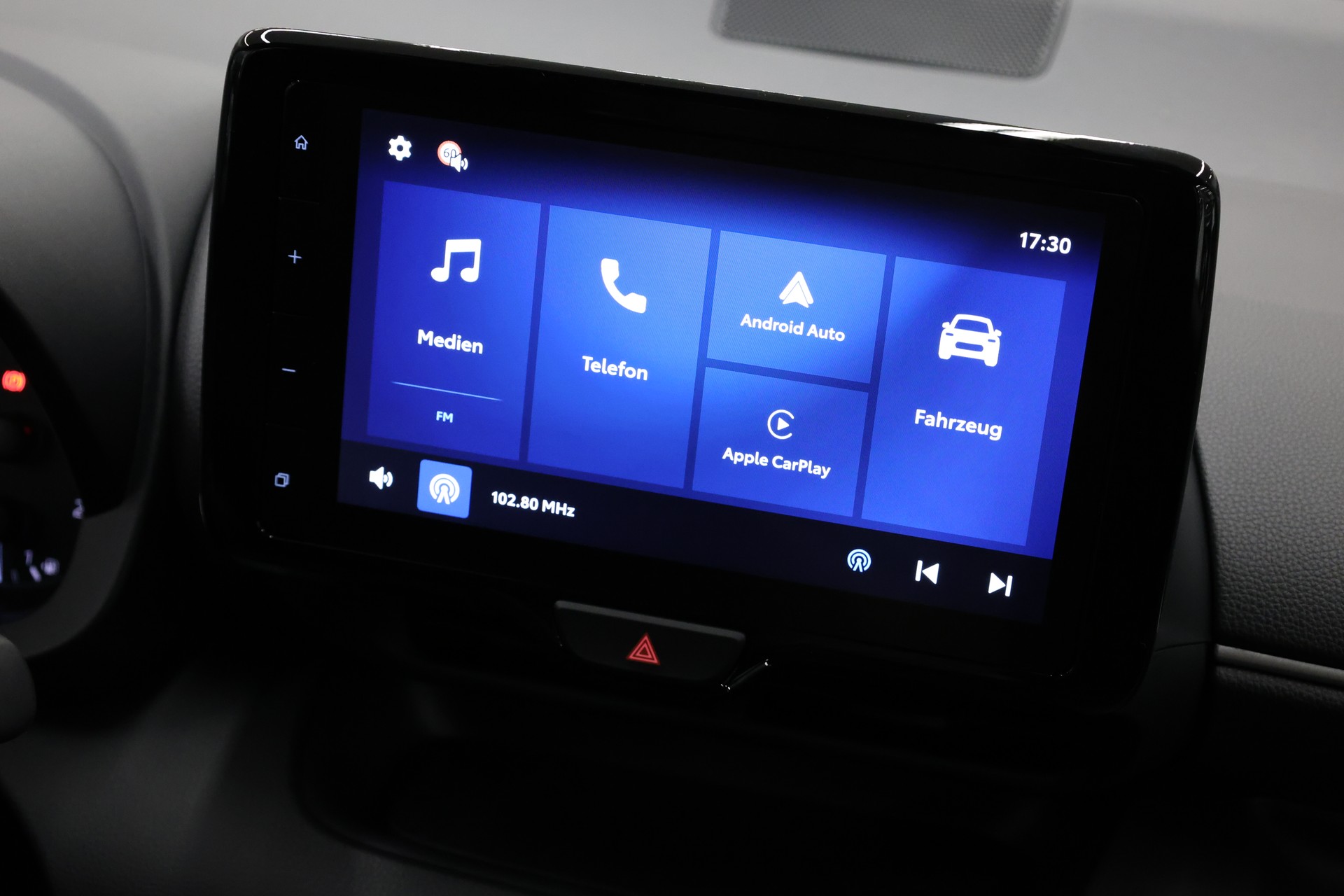 TOYOTA Yaris 1.5 Active Drive e-CVT-image-21