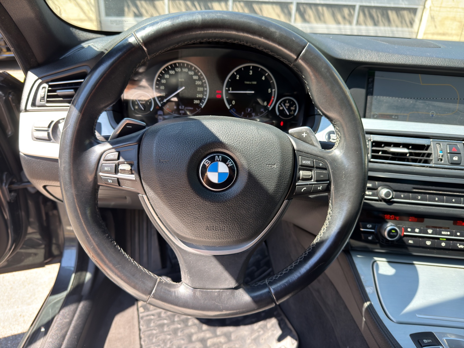 BMW 525d XDrive Touring-image-14