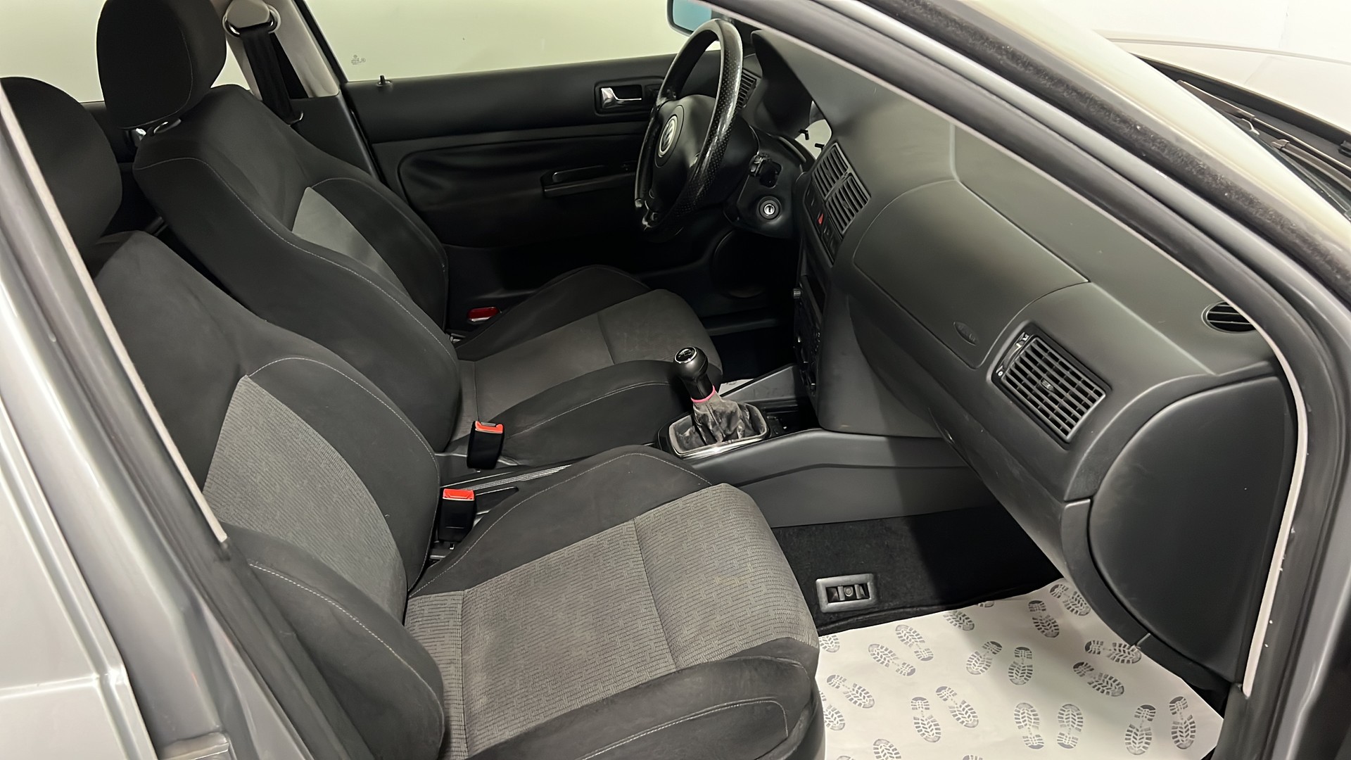 VW Golf 1.6 16V Pacific-image-8