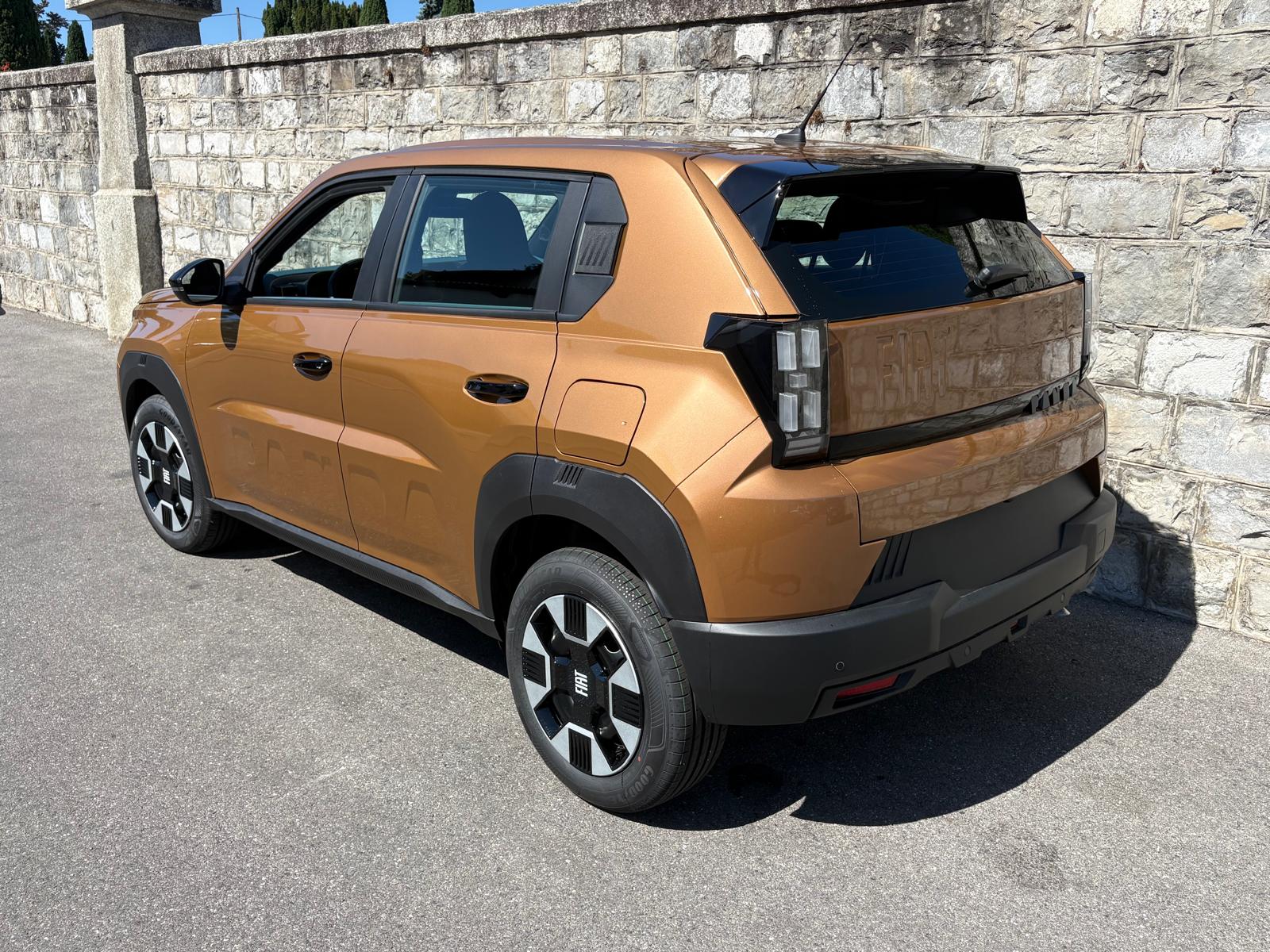 FIAT Grande Panda MHEV Icon-showroom-element-2