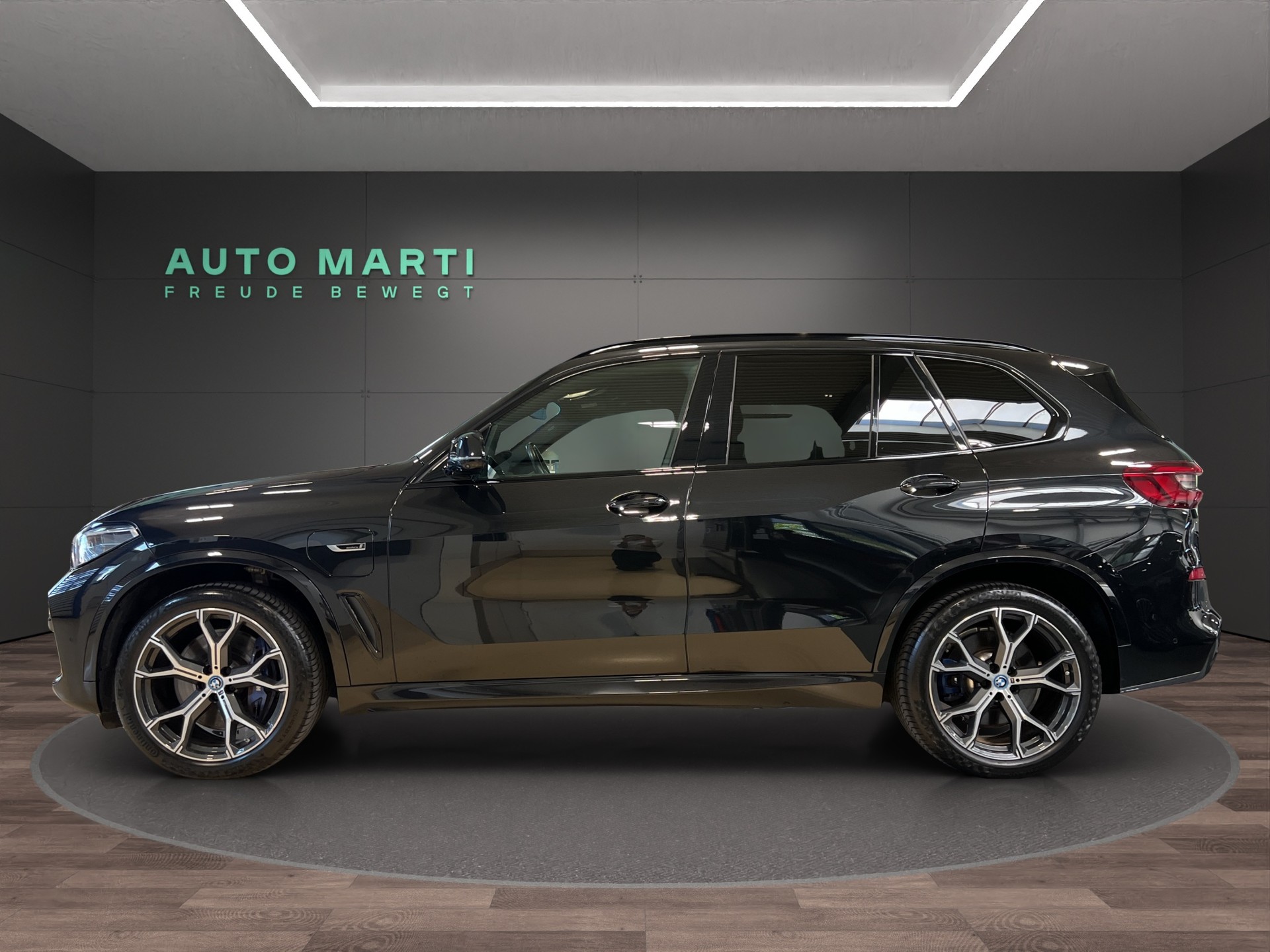 BMW X5 45e xDrive M Sport-showroom-element-1