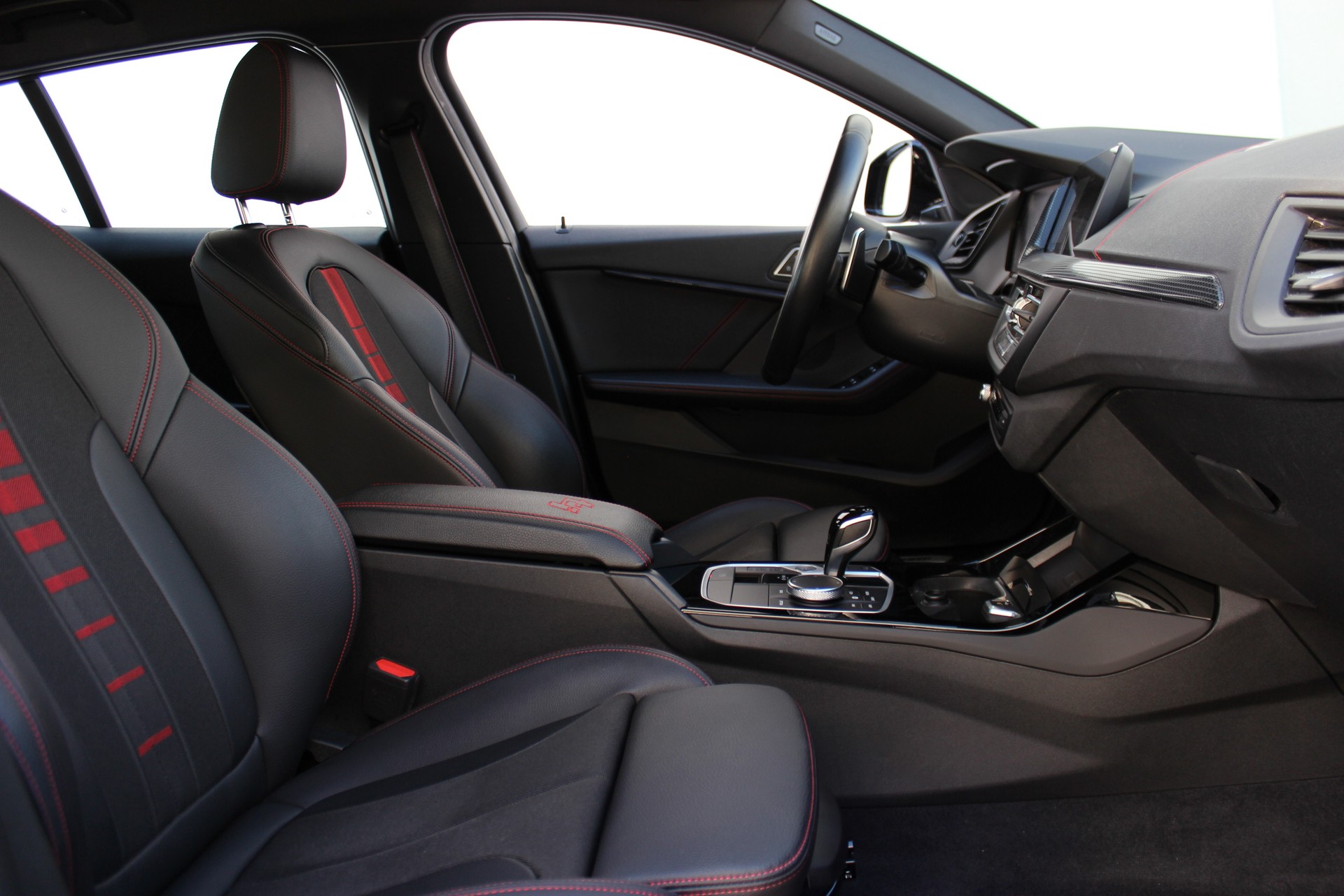 BMW 128ti-showroom-element-3