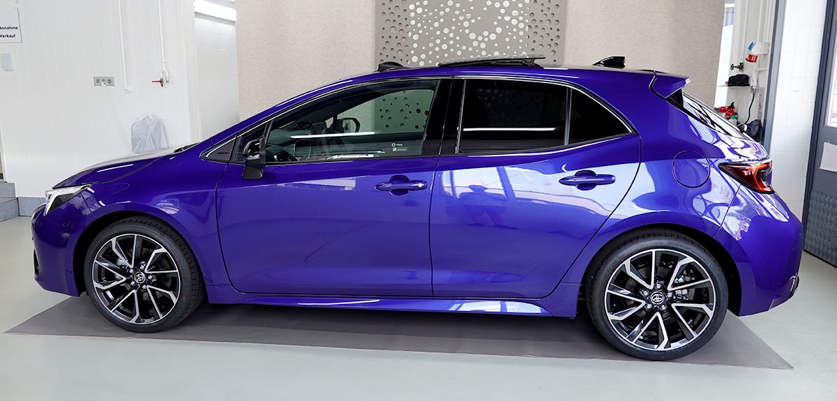 TOYOTA Corolla 2.0 HSD Premiumt e- CVT, Vollleder, Panorama, MJ 2026-showroom-element-1