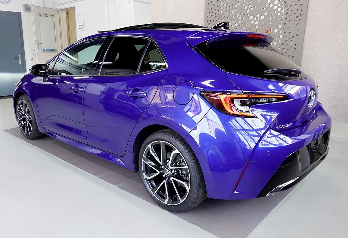 TOYOTA Corolla 2.0 HSD Premiumt e- CVT, Vollleder, Panorama, MJ 2026-showroom-element-2