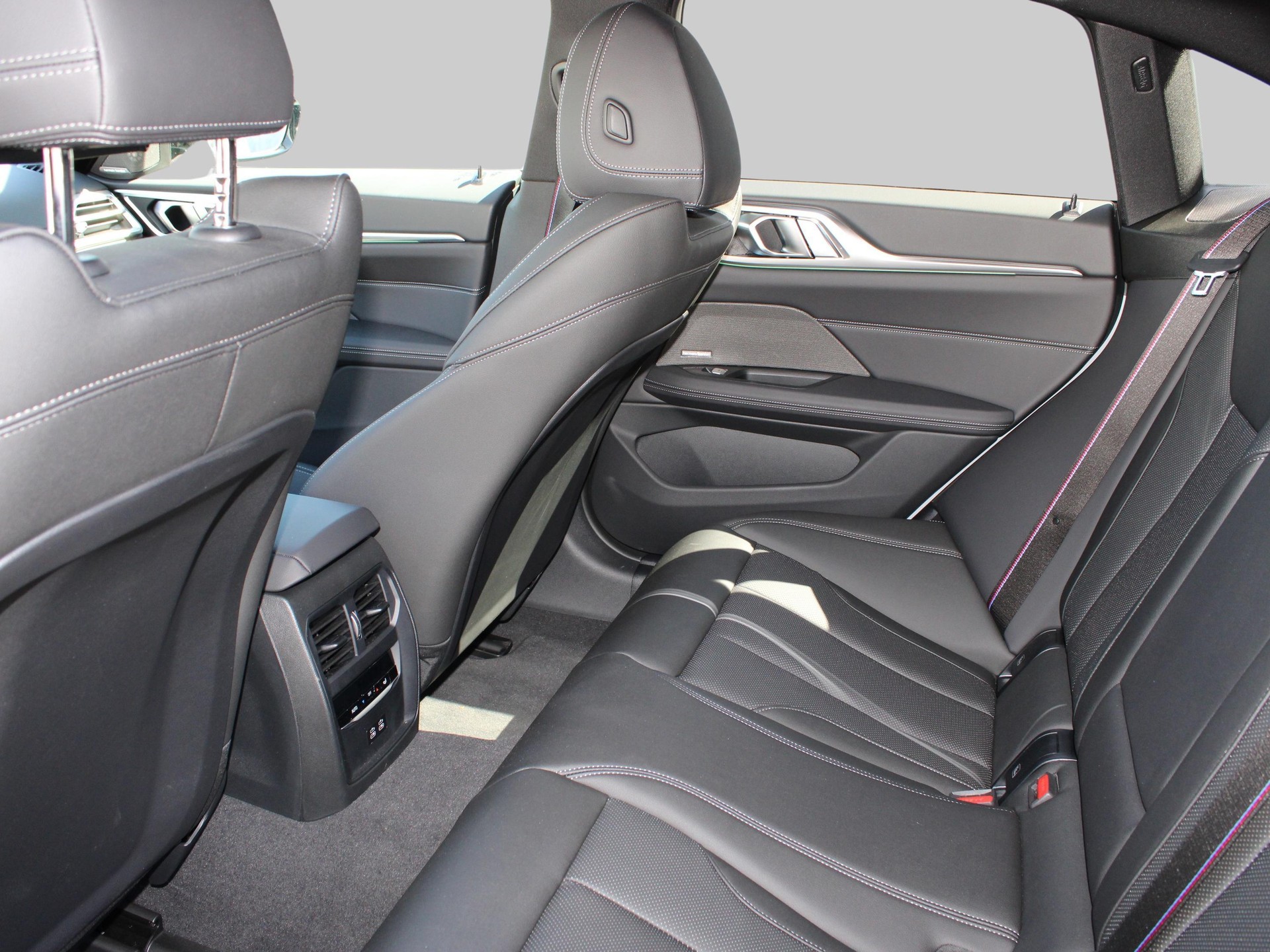 BMW i4 M60 M Sport Pro-image-12