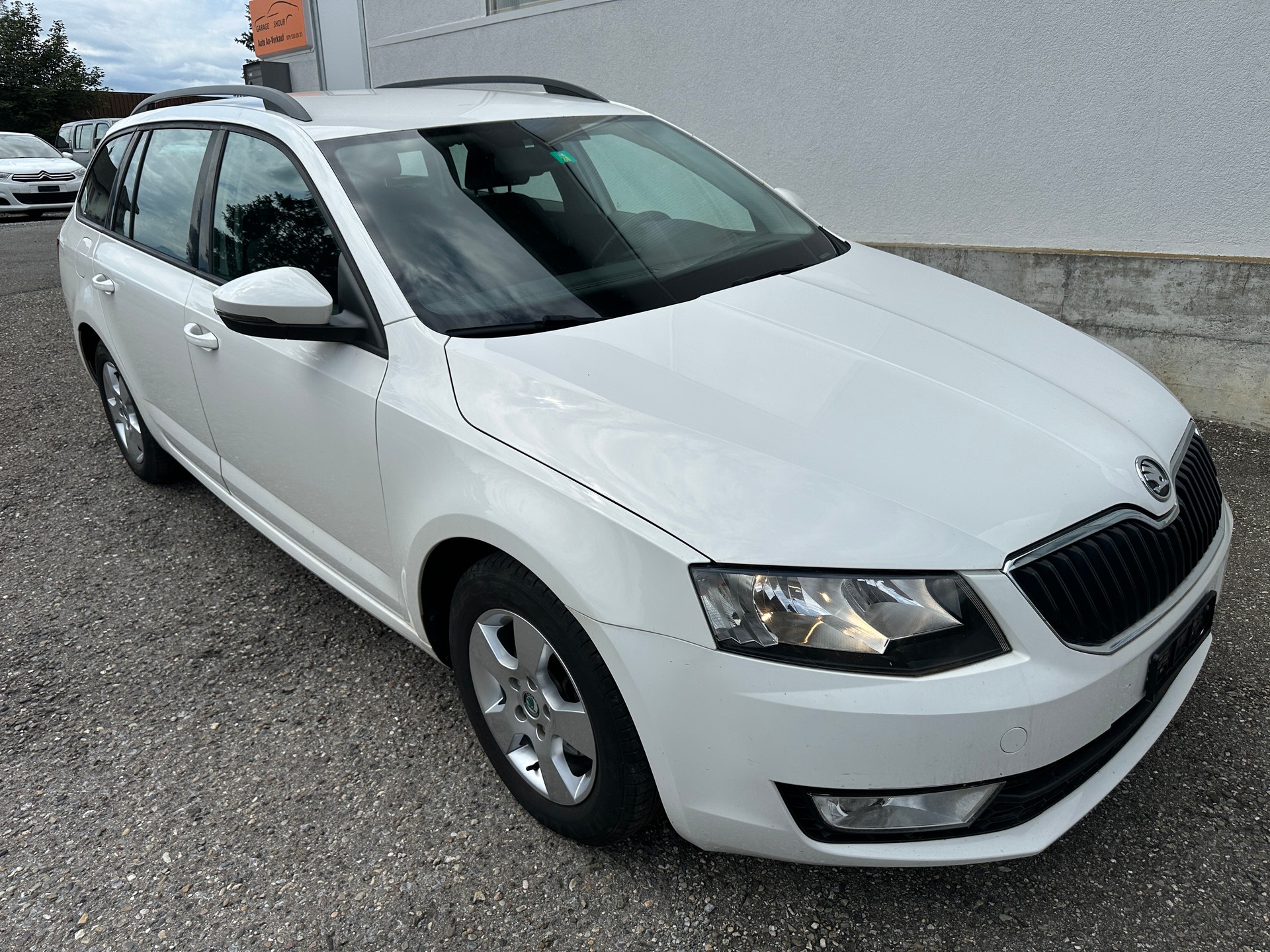 SKODA Octavia Combi 1.6 TDI Elegance 4x4-image-1