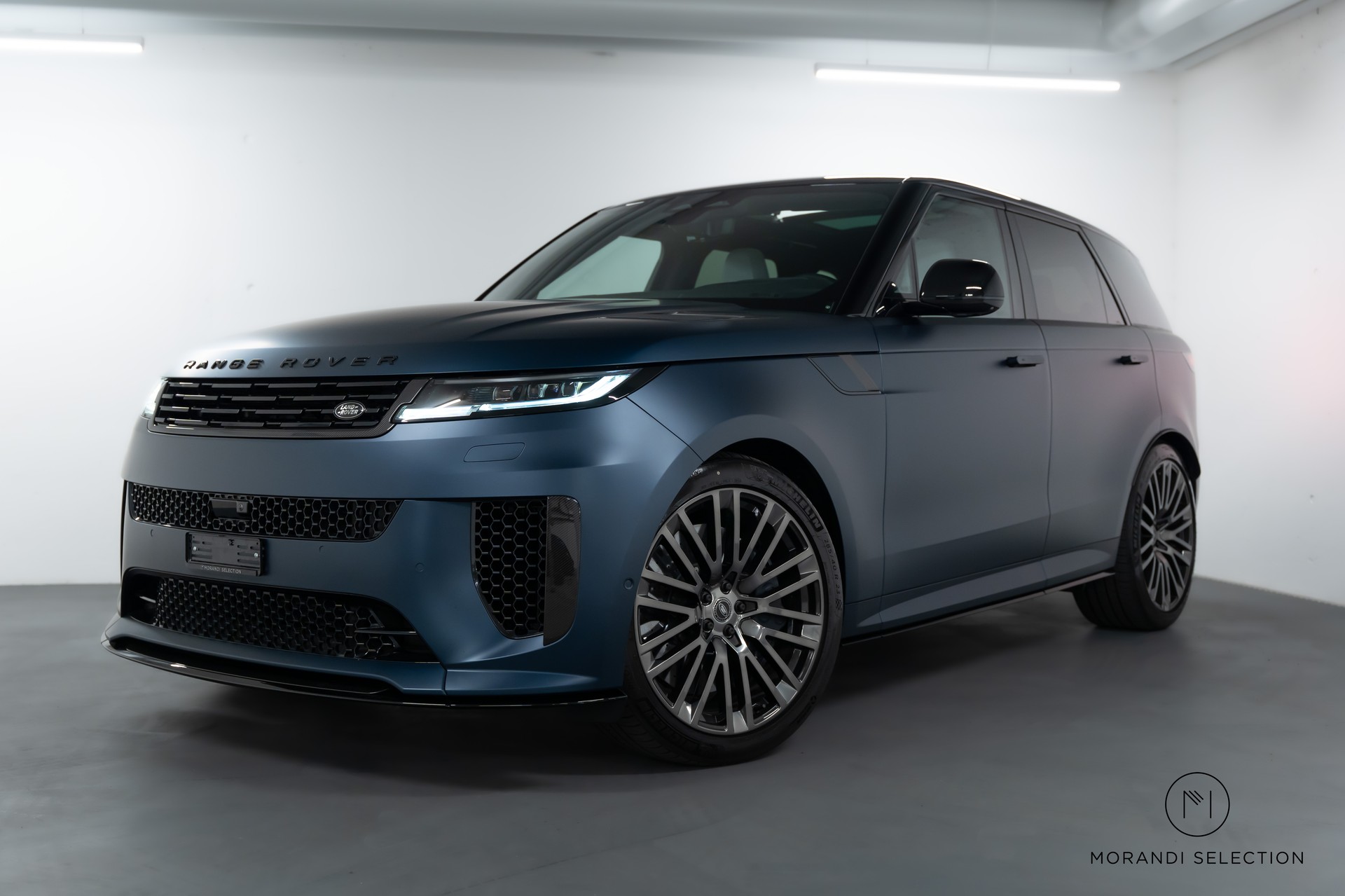 LAND ROVER Range Rover Sport 4.4 V8 SV Edition Two-showroom-element-1