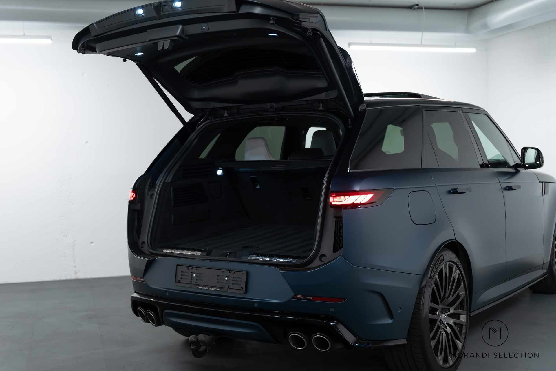 LAND ROVER Range Rover Sport 4.4 V8 SV Edition Two-image-14