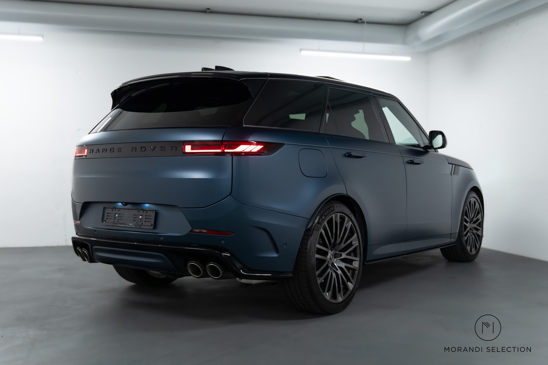 LAND ROVER Range Rover Sport 4.4 V8 SV Edition Two-showroom-element-2