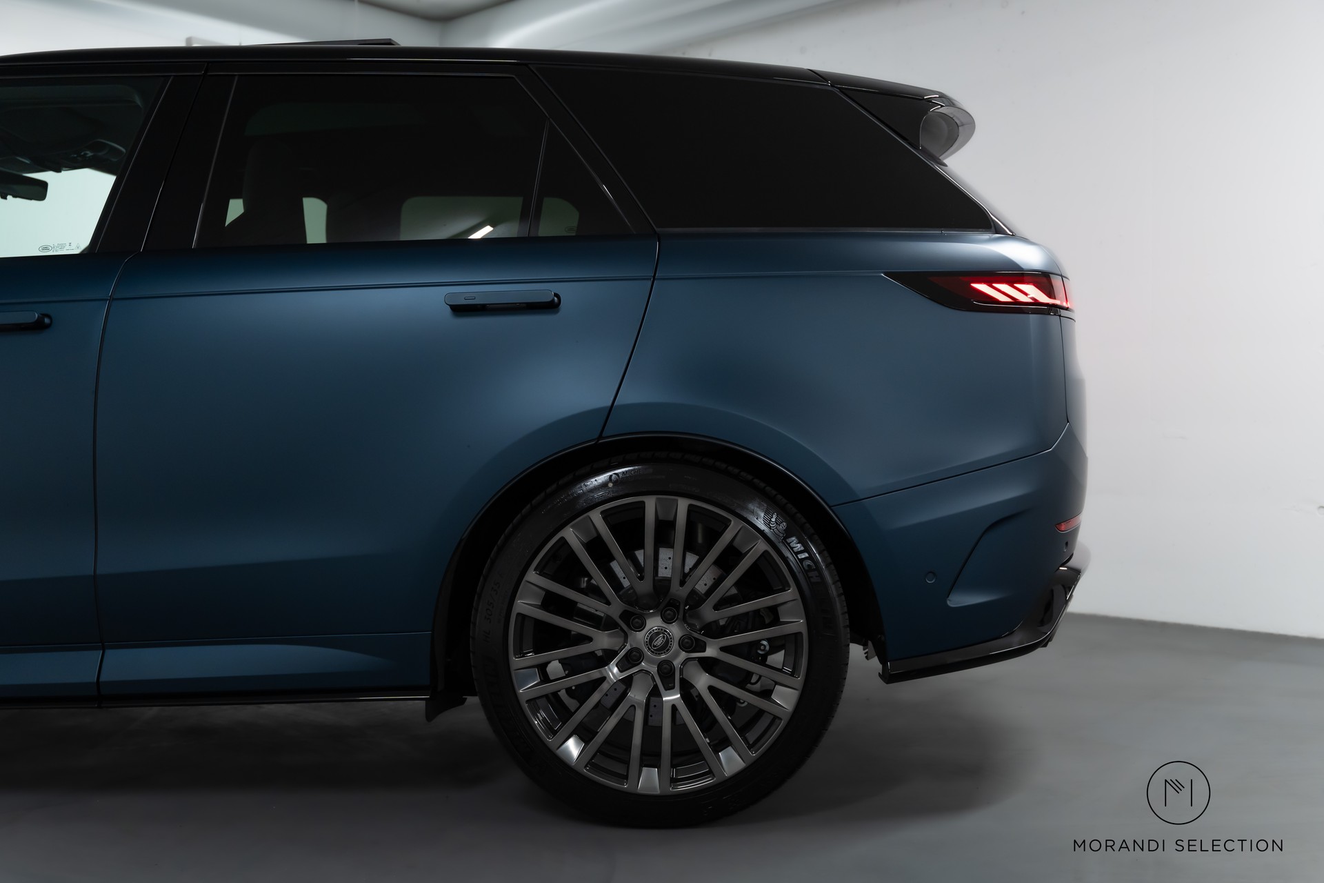 LAND ROVER Range Rover Sport 4.4 V8 SV Edition Two-image-6