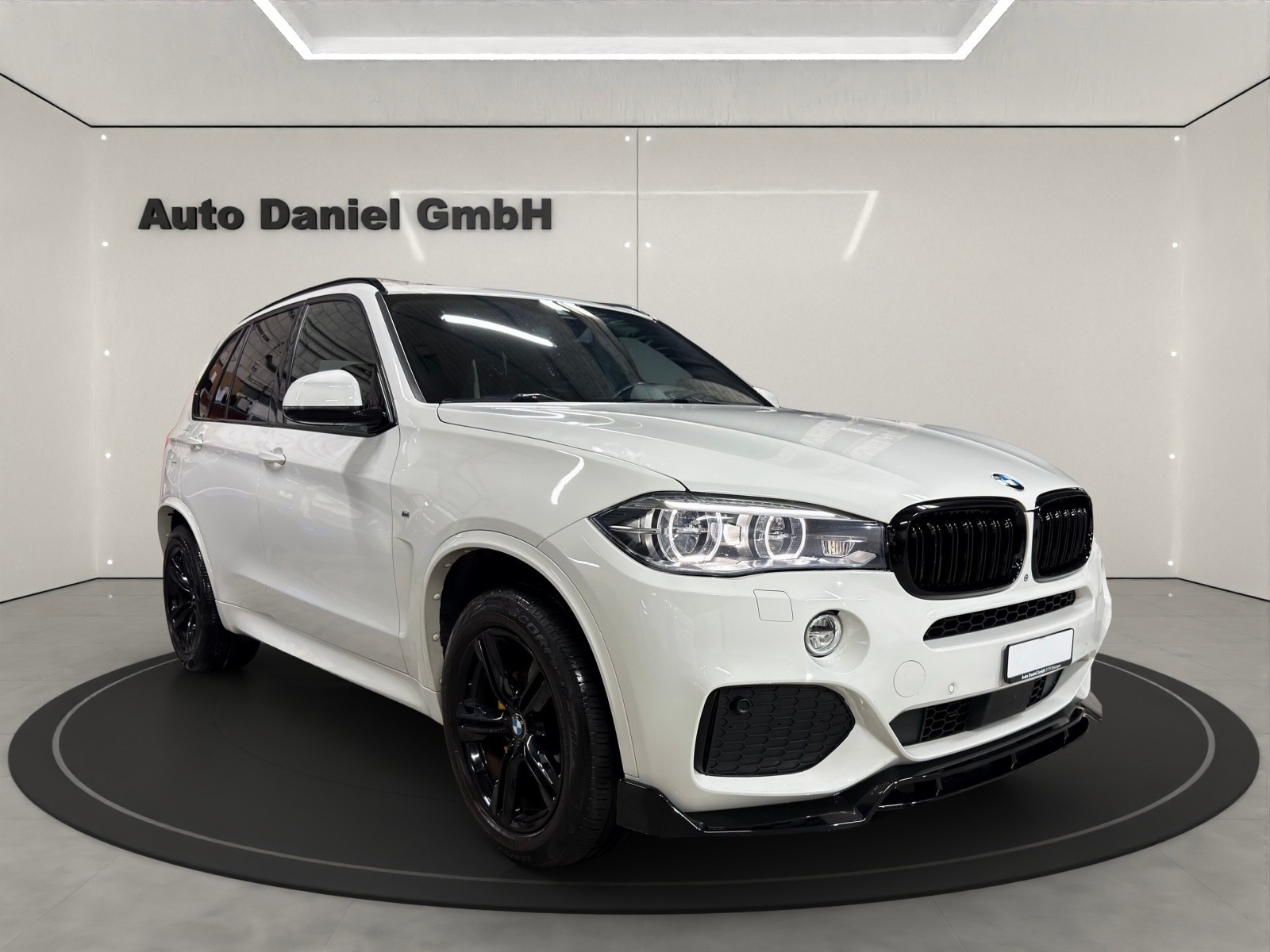 BMW X5 xDrive 25d Steptronic M-Sport-showroom-element-2