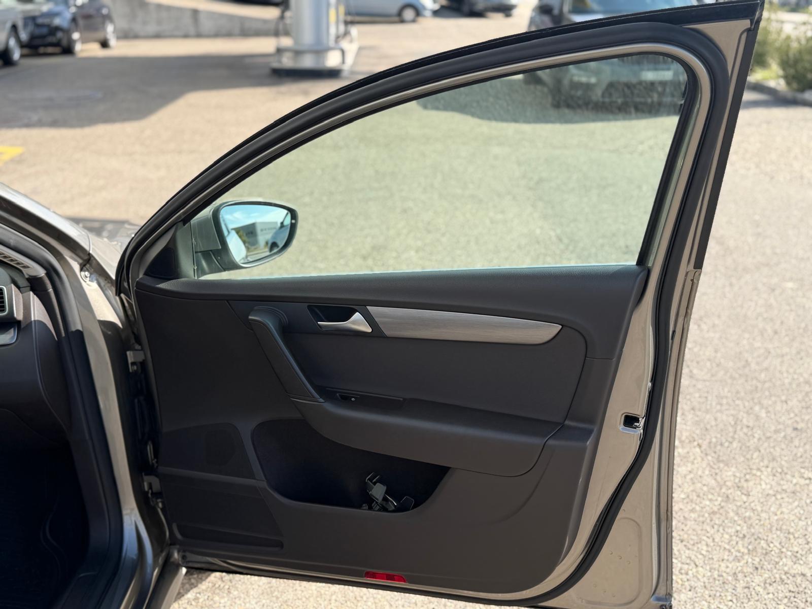 VW Passat Variant 2.0 TSI Comfortline-image-10