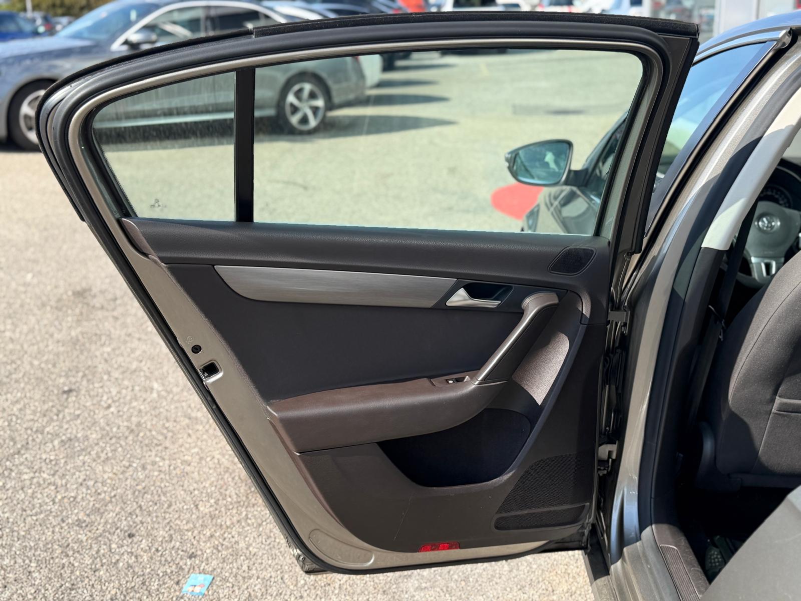 VW Passat Variant 2.0 TSI Comfortline-image-12