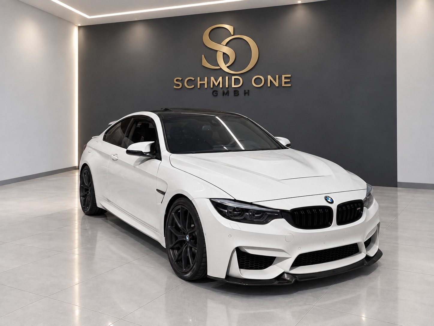 BMW M4 Coupé CS DKG-showroom-element-1