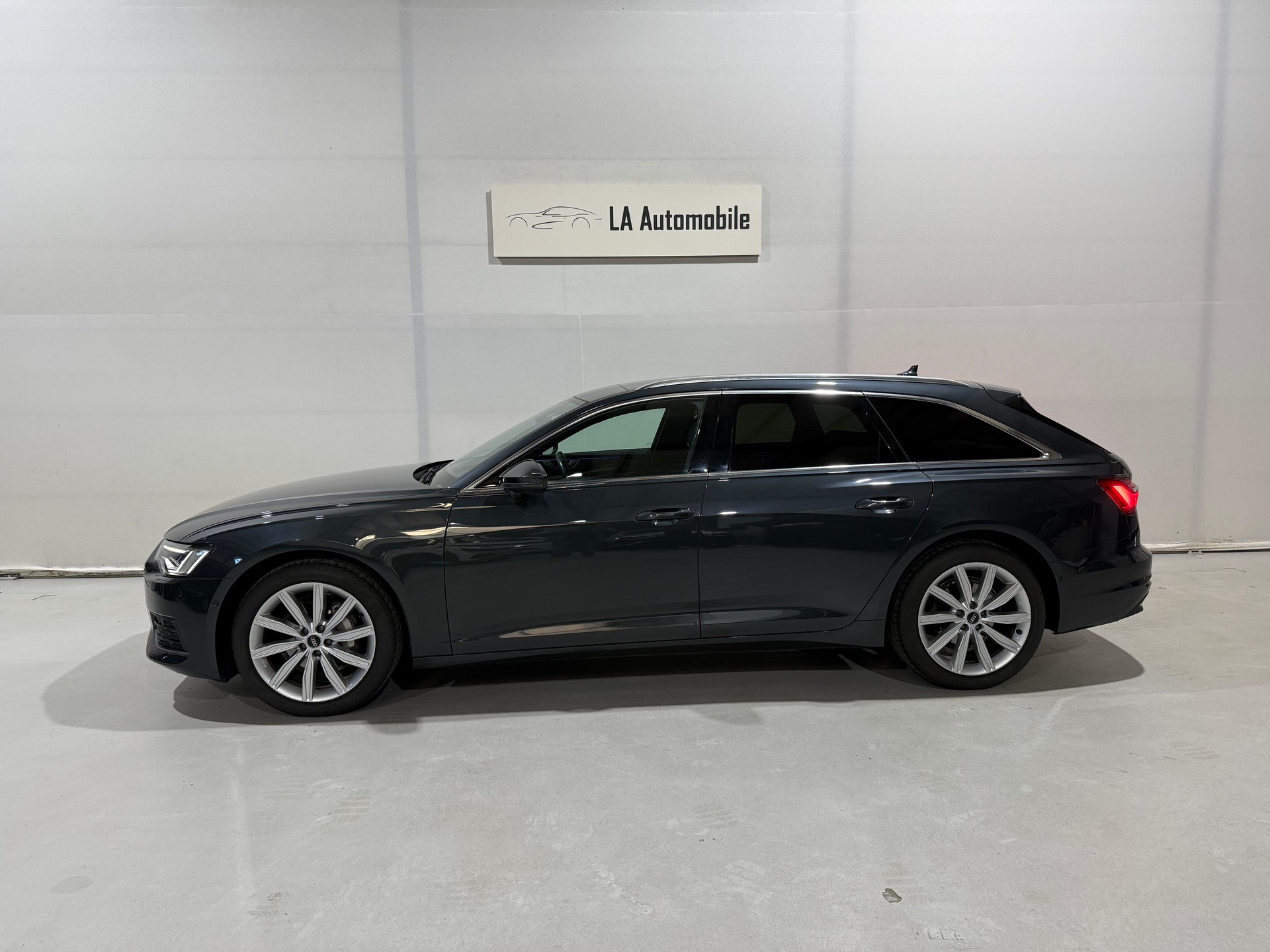 AUDI A6 Avant 40 TDI Attraction quattro S-tronic AHK (CH)-image-2