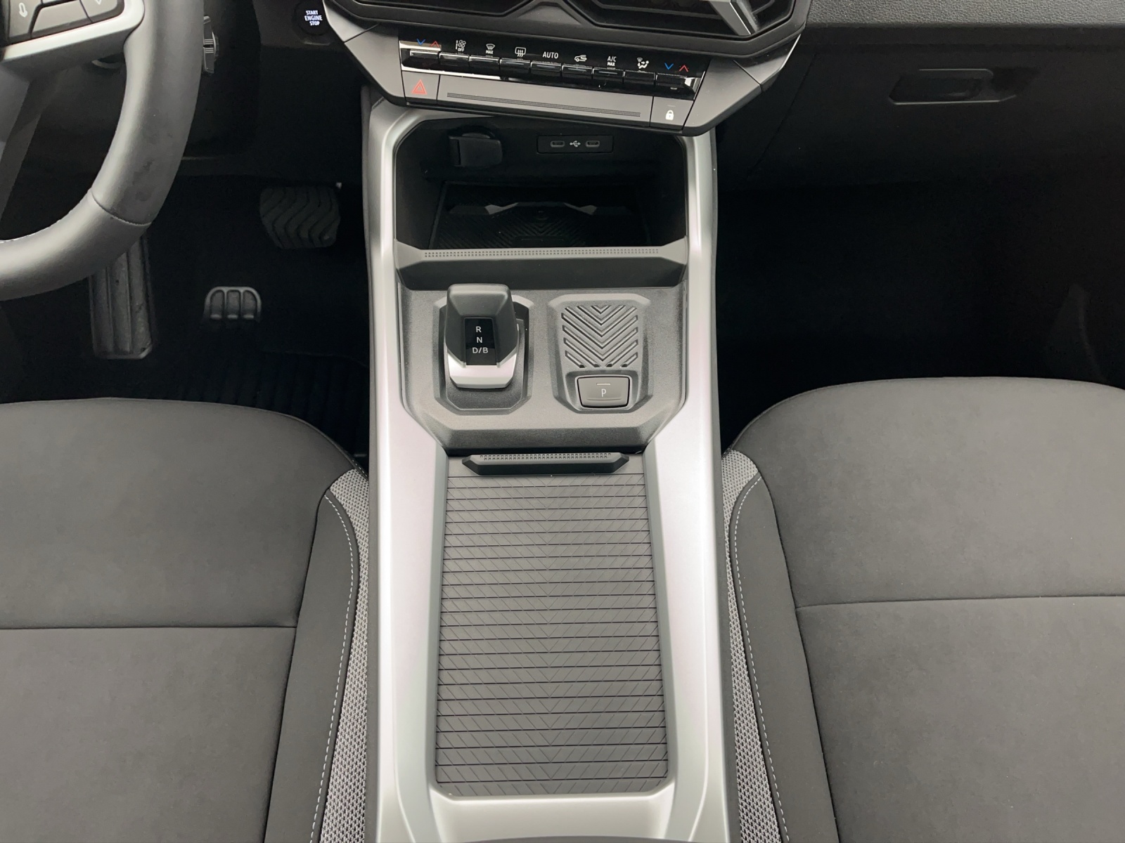 DACIA Bigster 1.8 Hybrid Journey-image-12