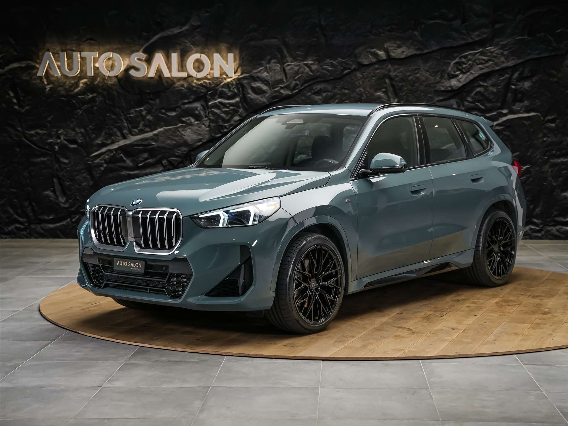 BMW X1 xDrive 23i M Sport *20" Felgen*Abstandstempomat*AHK*-showroom-element-1