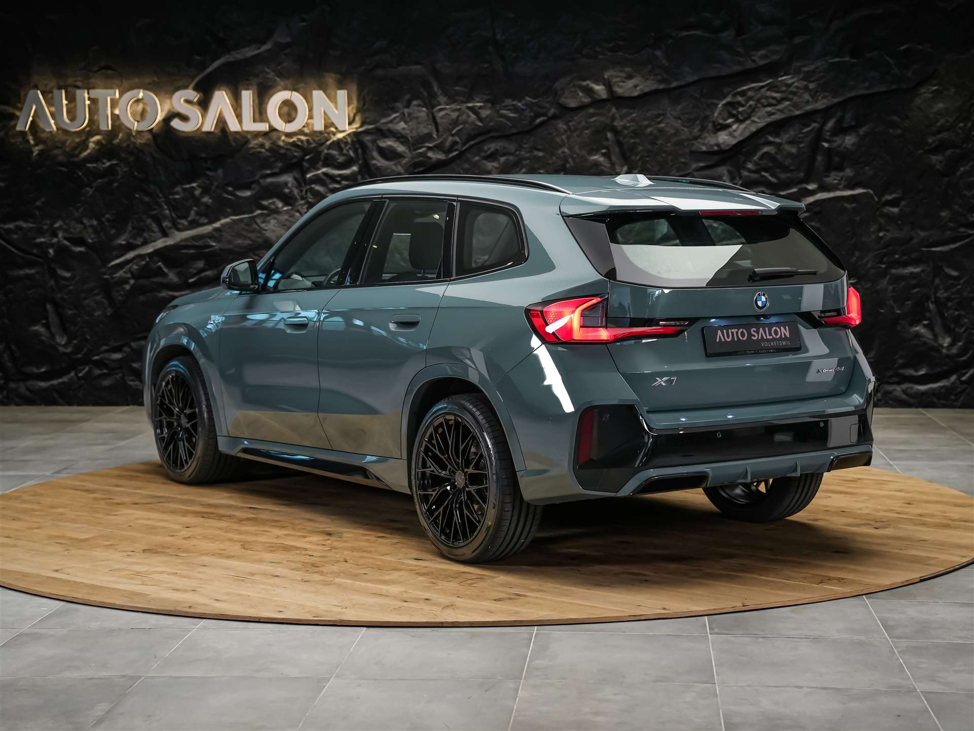 BMW X1 xDrive 23i M Sport *20" Felgen*Abstandstempomat*AHK*-showroom-element-3